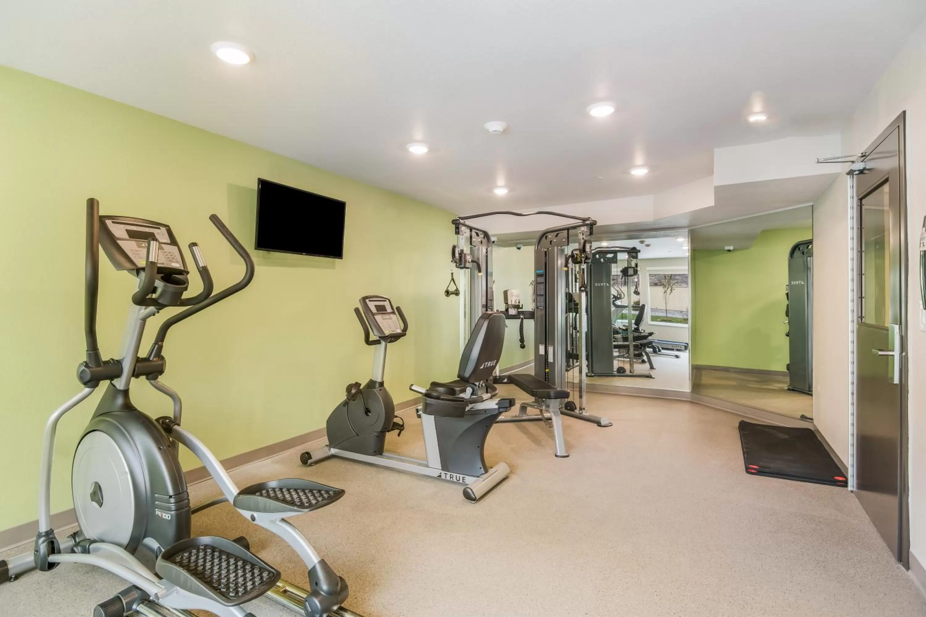 Fitness centre/facilities in WoodSpring Suites Broomfield-Westminster
