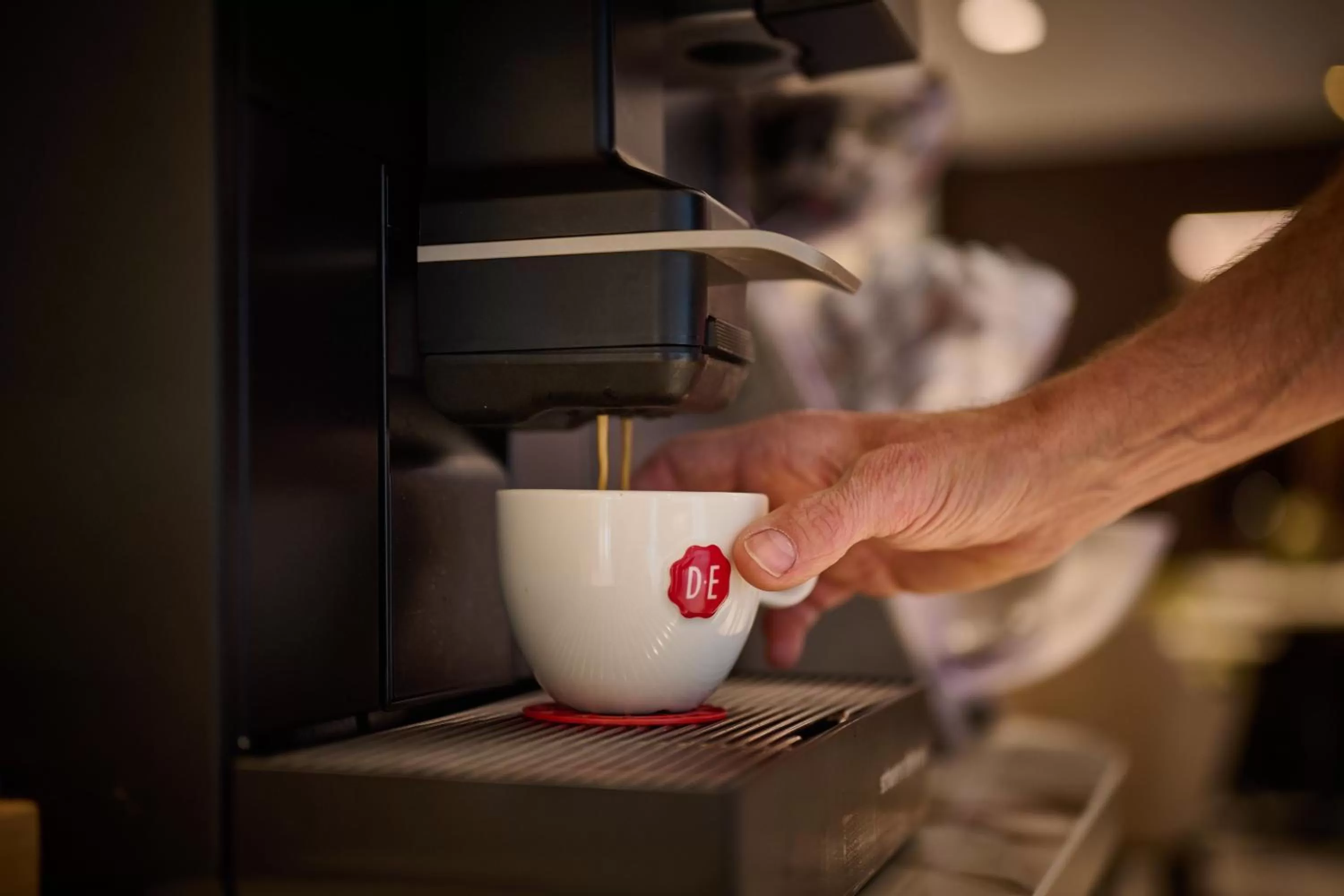Coffee/tea facilities in The CORNR Hotel