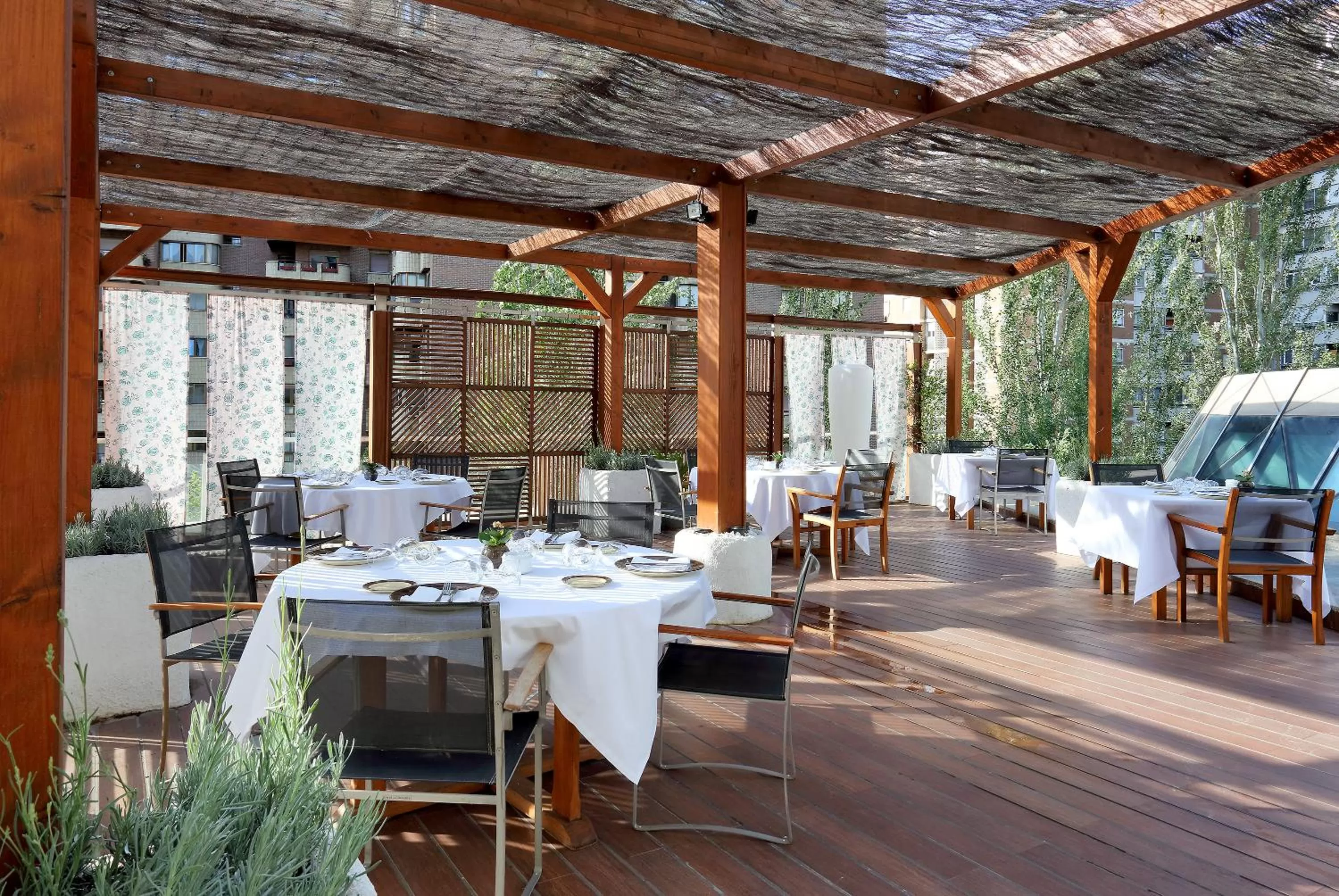 Restaurant/places to eat in Eurostars Suites Mirasierra
