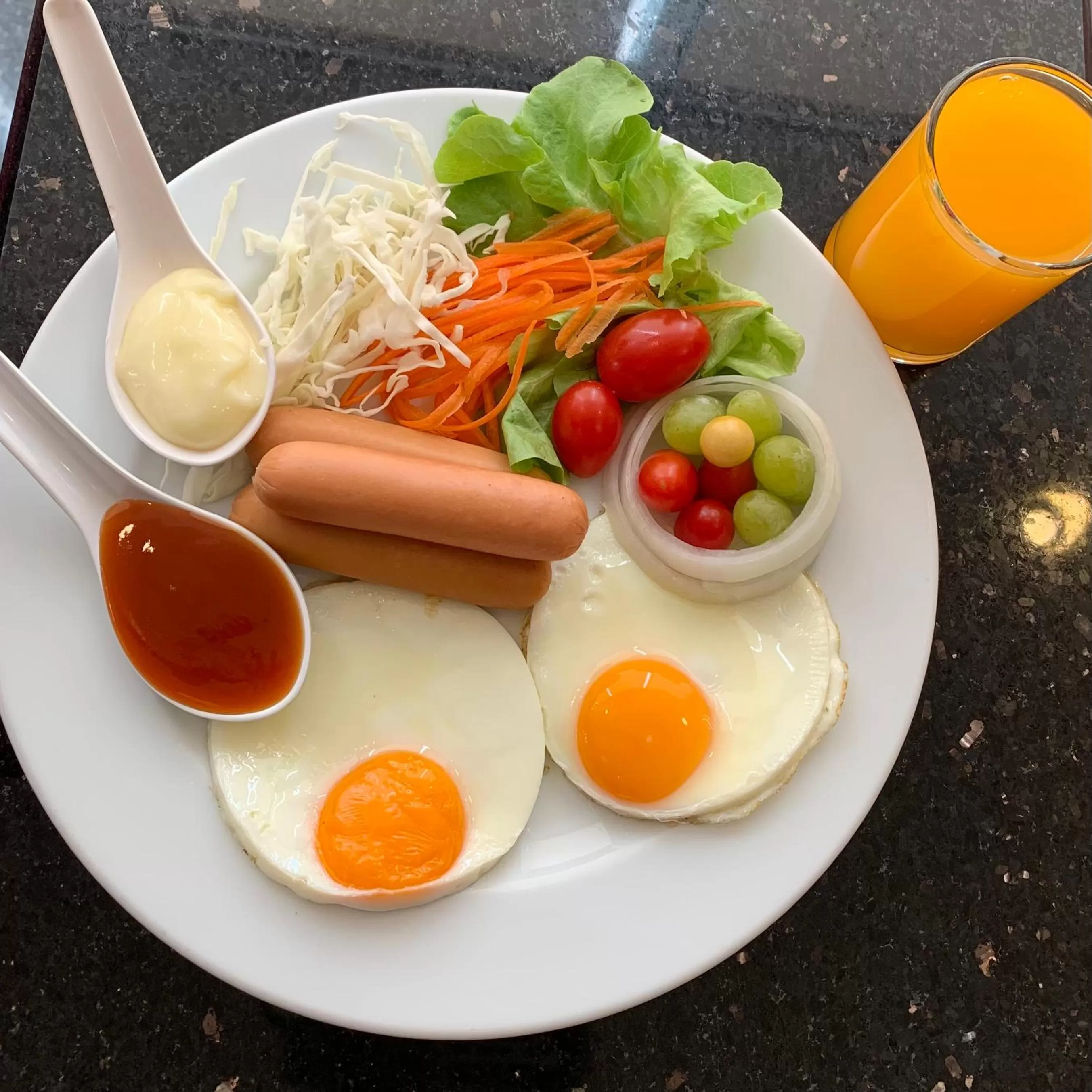 Breakfast in Grand Tower Inn Rama 6
