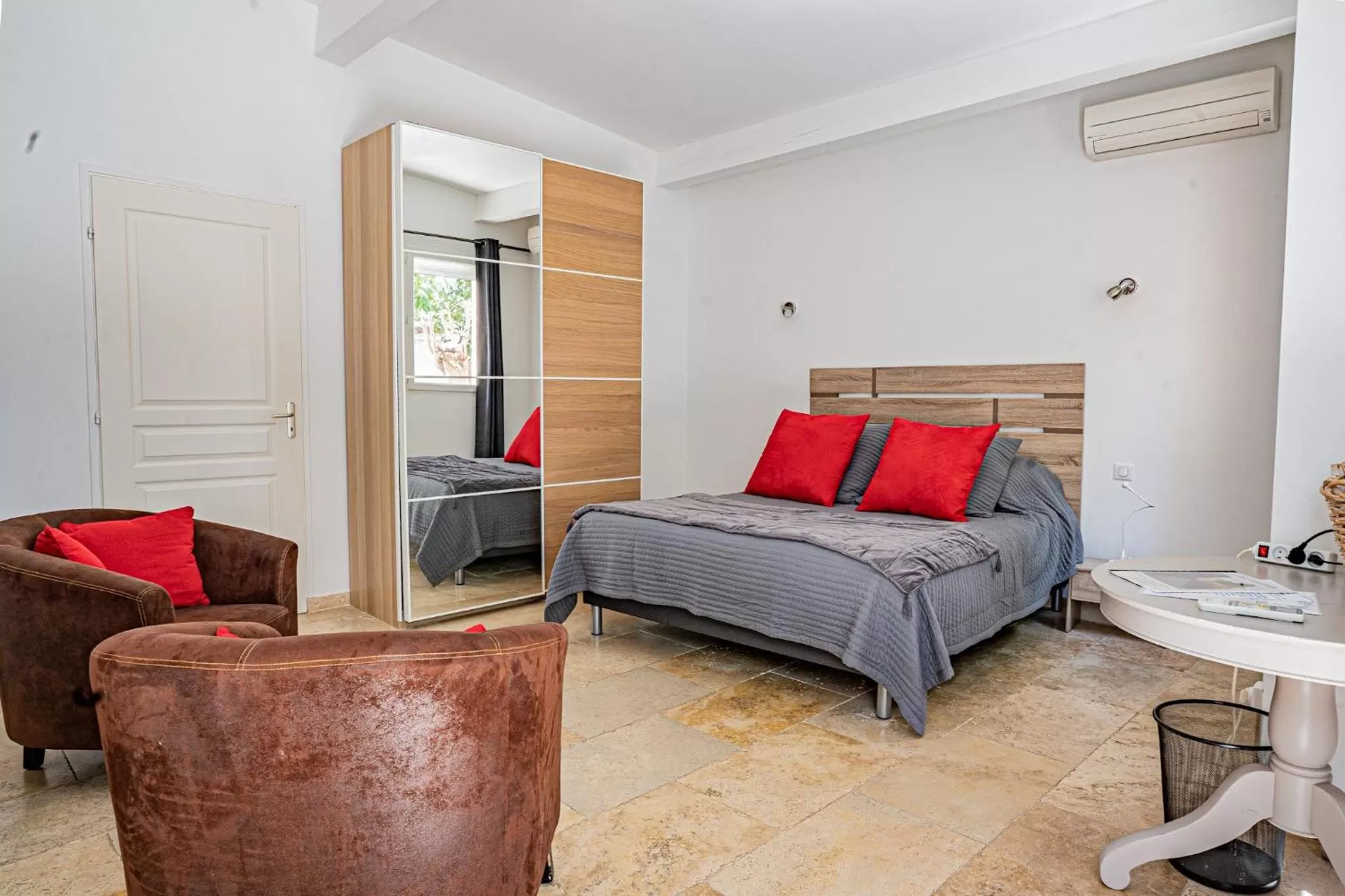 Property building, Bed in Domaine de l'Aufrene