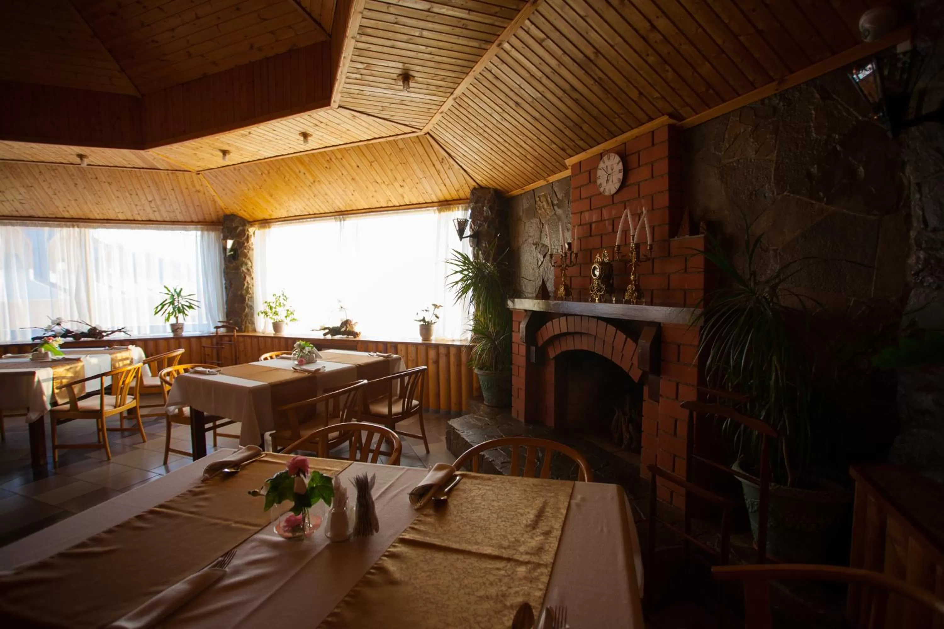 Restaurant/places to eat in Rahat Hotel