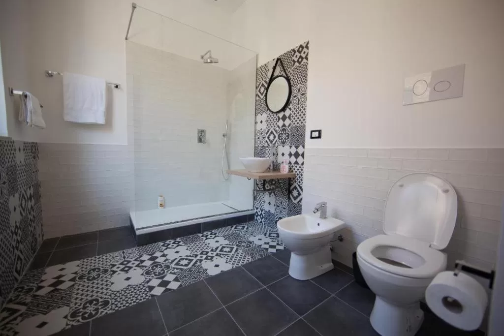 Shower in Il Genoardo Della Zisa