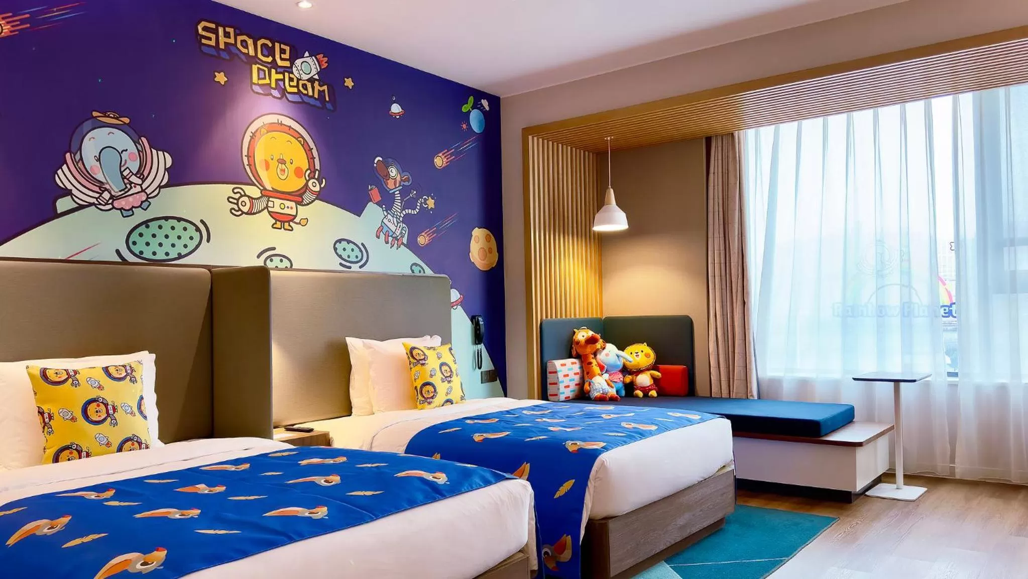 Photo of the whole room, Bed in Holiday Inn Express Shanghai Kangqiao by IHG