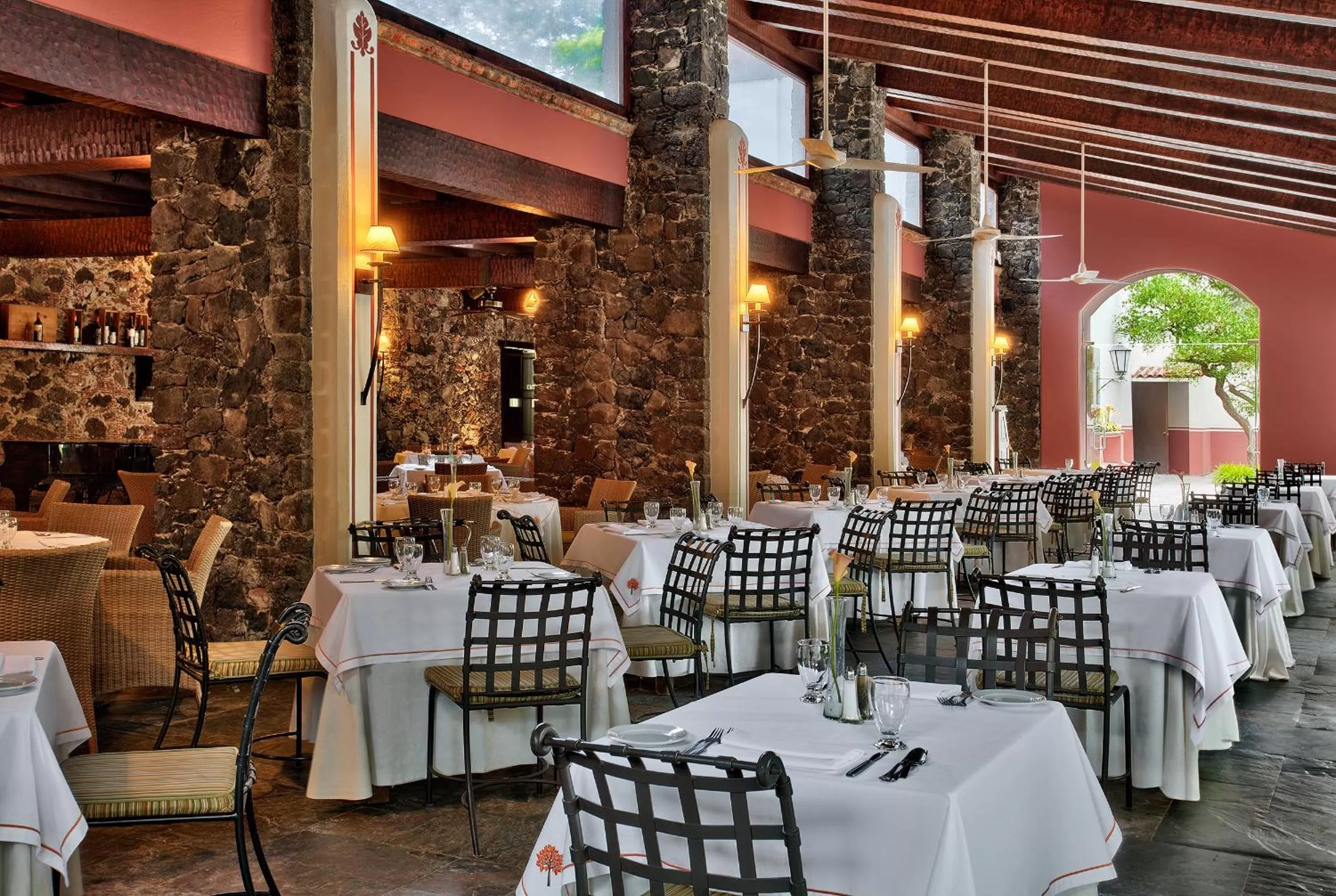 Restaurant/places to eat in Hacienda Jurica by Brisas