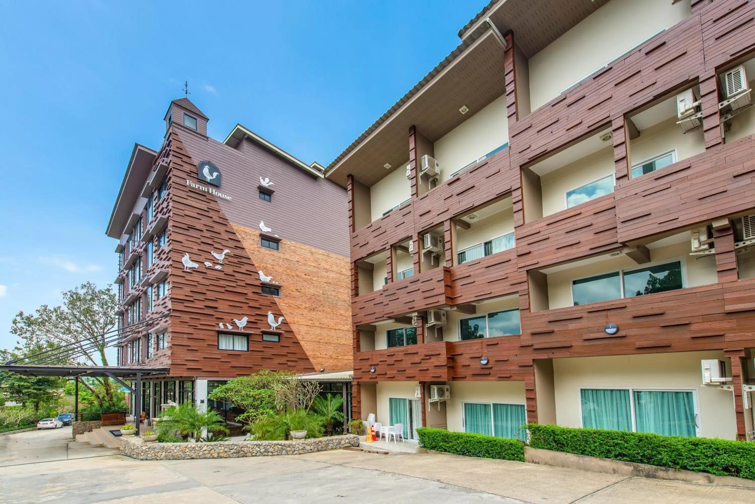 Property building in The Farm House Hotel Ranong