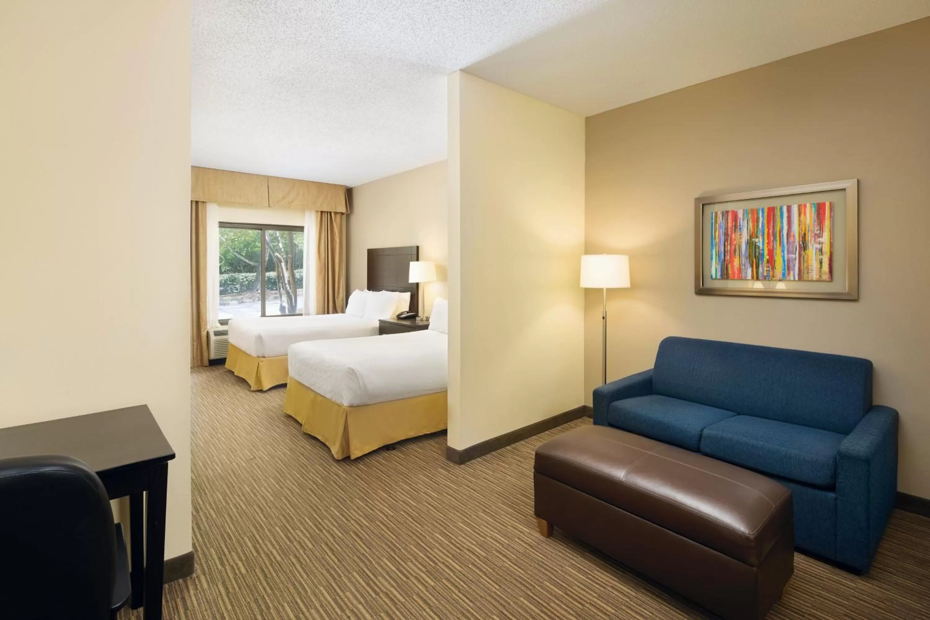 Photo of the whole room, Bed in Holiday Inn Express & Suites Alpharetta by IHG