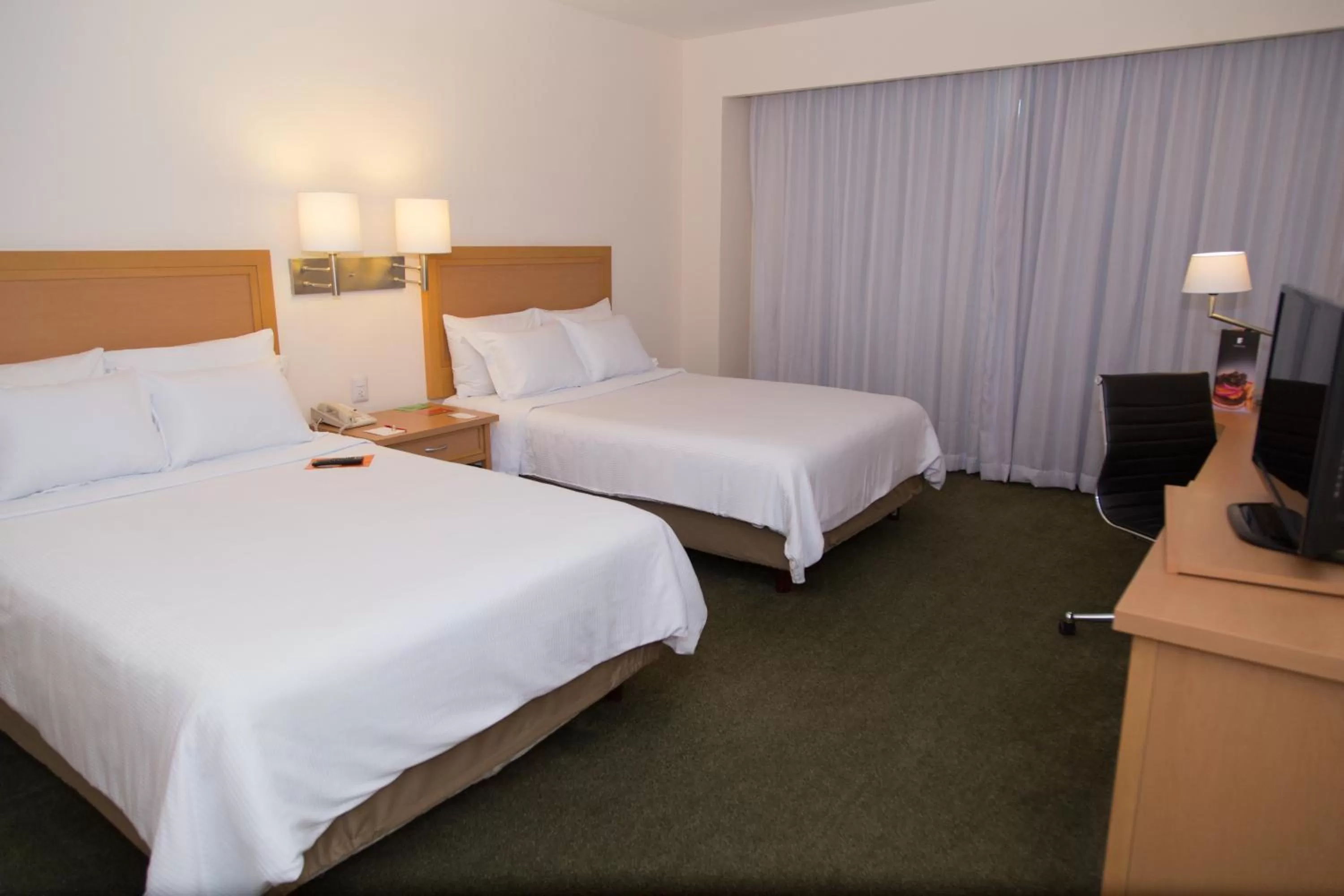 Property building, Bed in Fiesta Inn Ecatepec