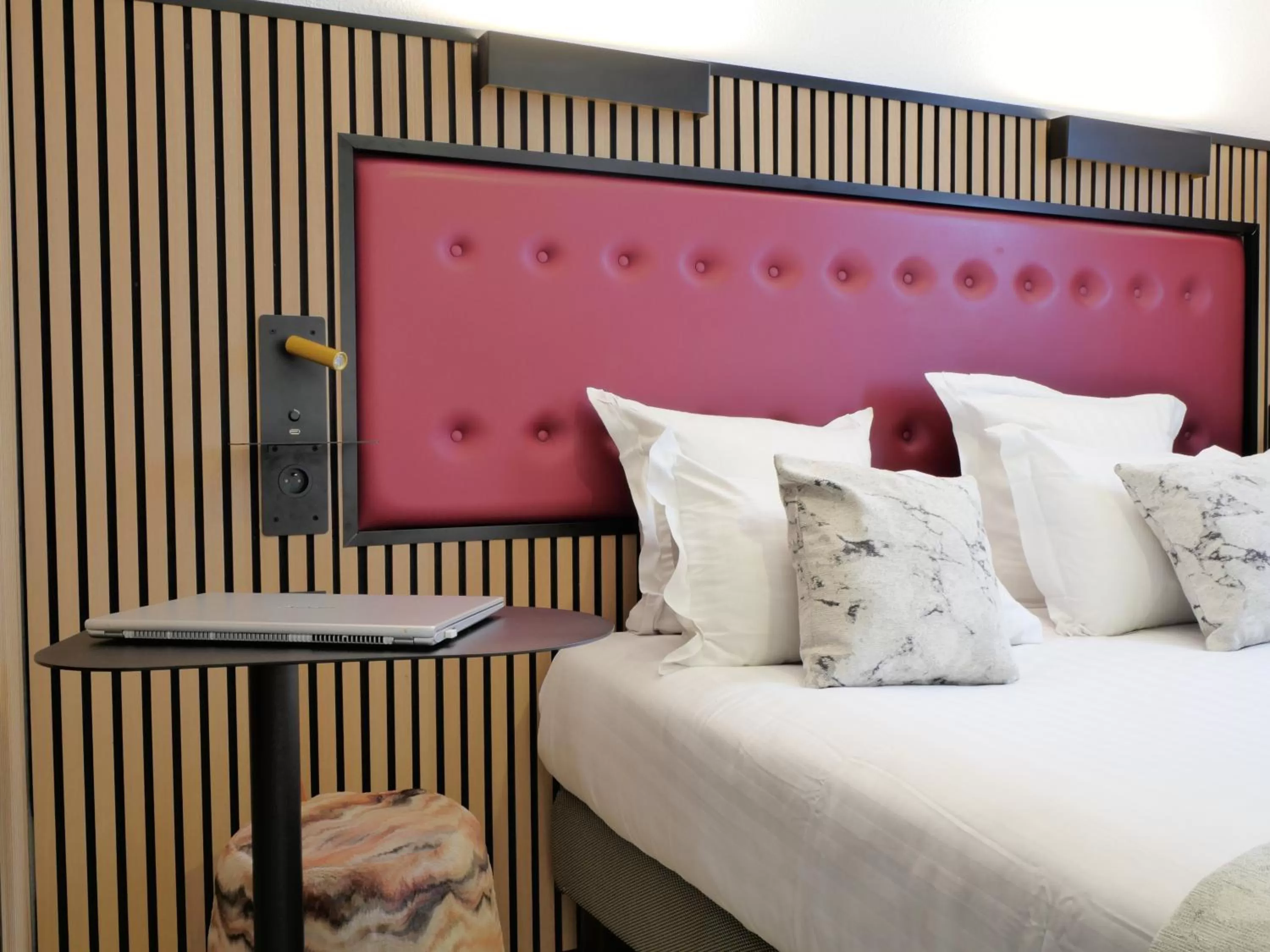 Photo of the whole room, Bed in Hôtel Carré Vieux Port