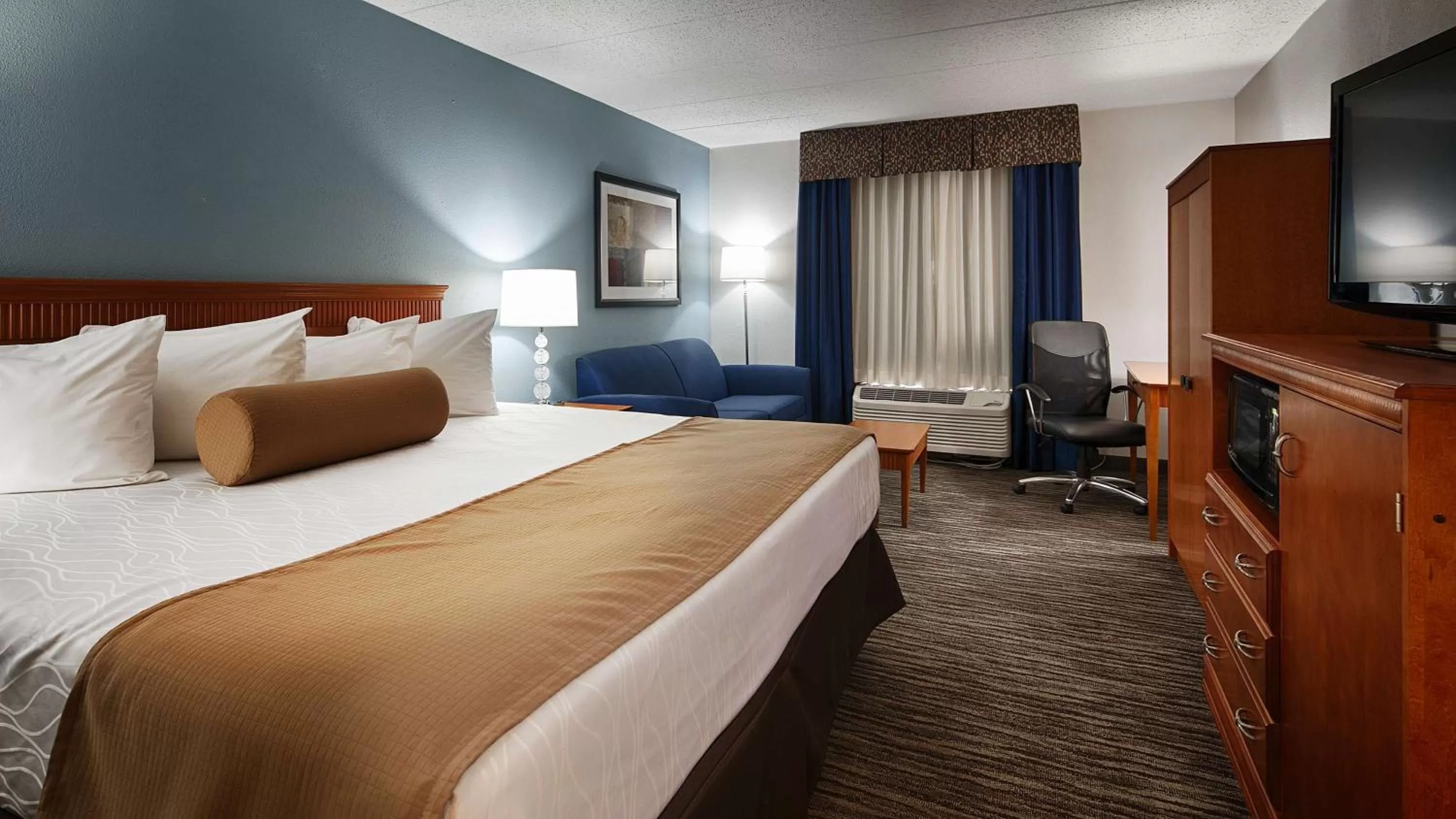 TV and multimedia, Bed in The Hotel at Dayton South