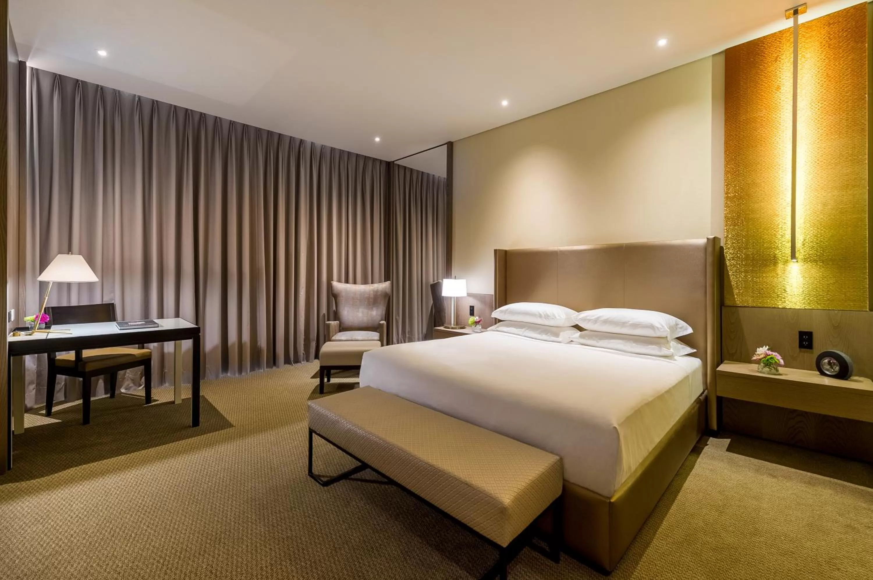 Grand Club King Room in Grand Hyatt Bogota