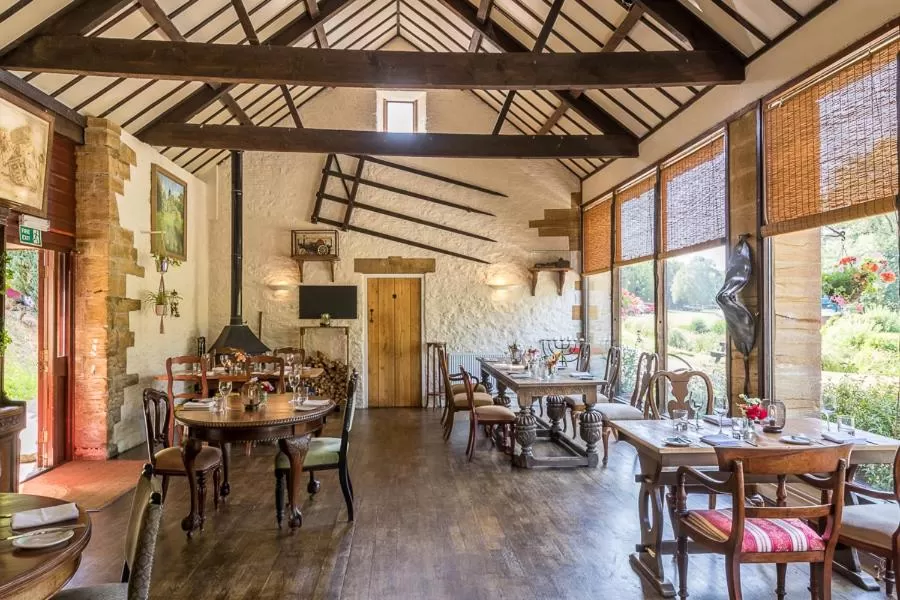 Restaurant/places to eat in Haselbury Mill