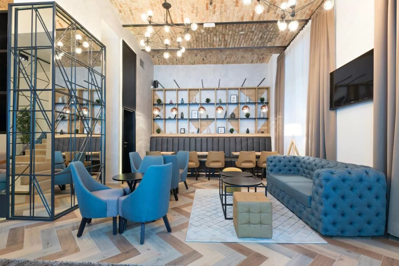 Communal lounge/ TV room in Capital Hotel Garni