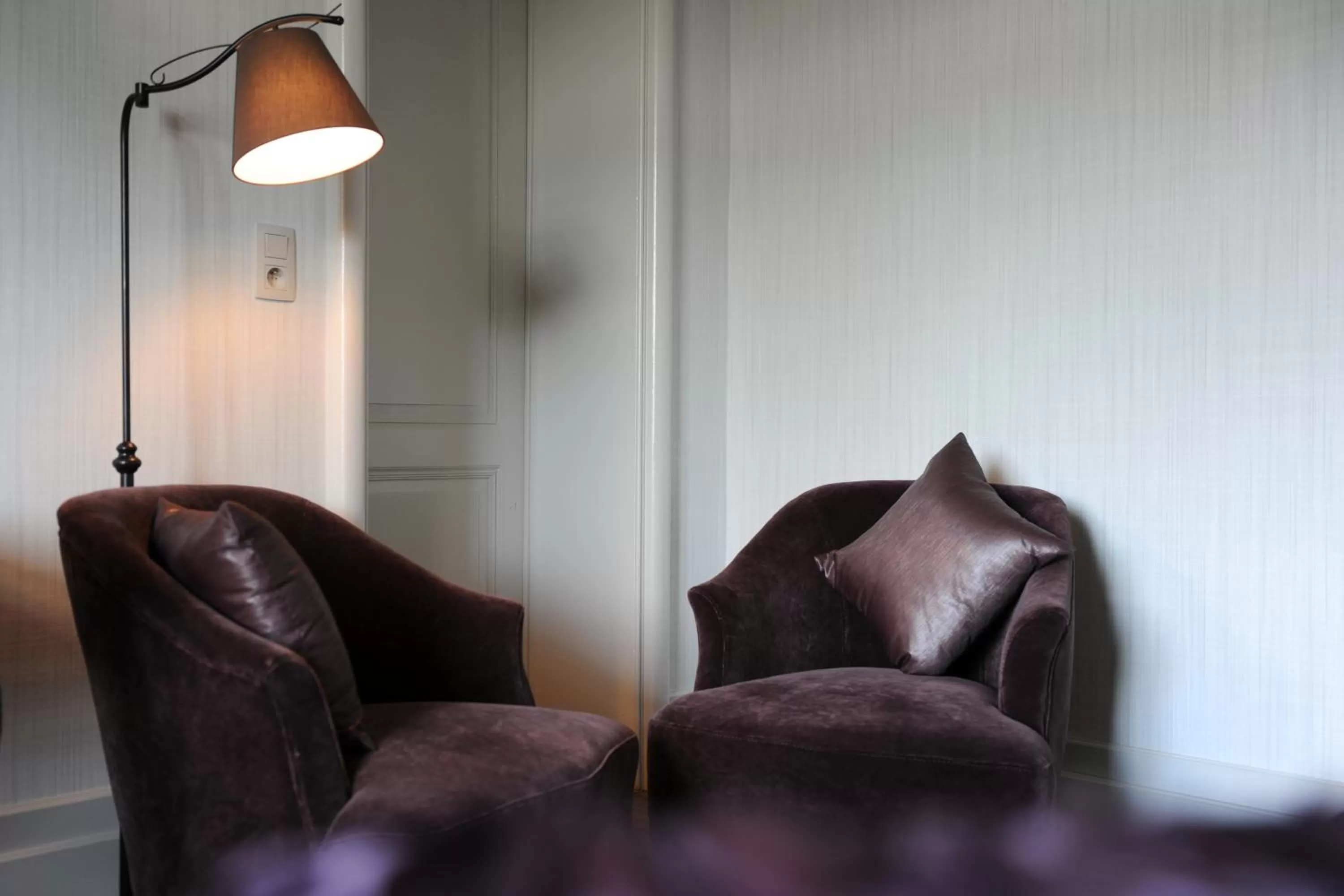 Seating area in Charmehotel Villa Saporis