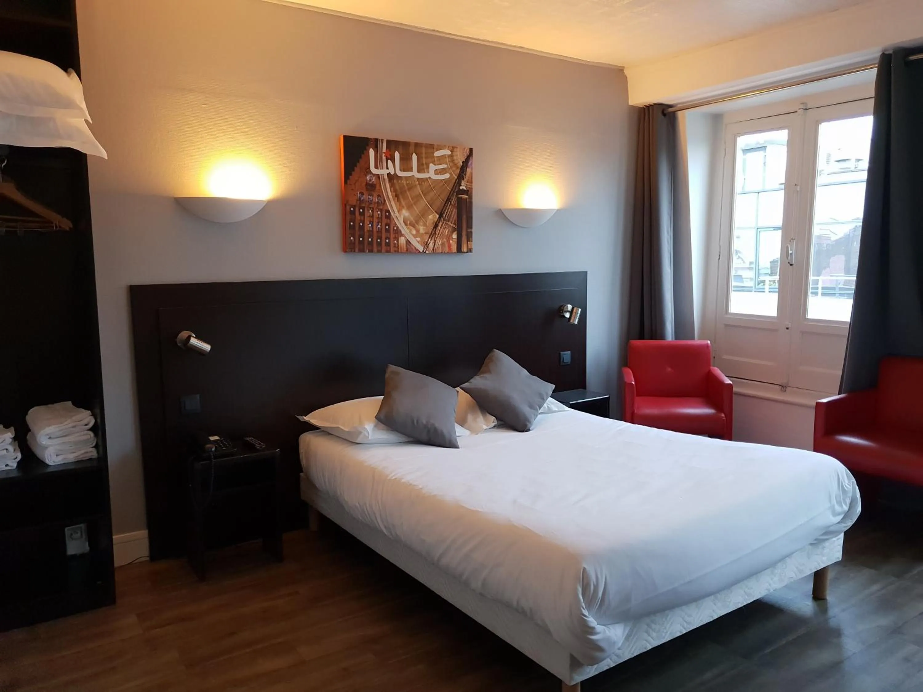 Bedroom, Bed in Le Napoleon