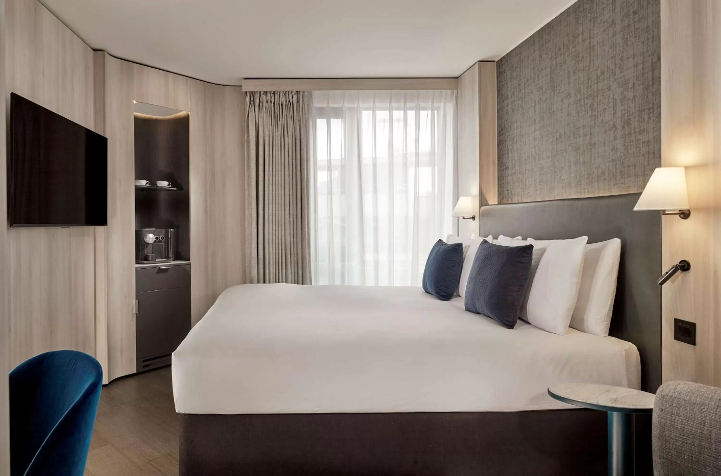 Coffee/tea facilities, Bed in The Westminster London, Curio Collection by Hilton