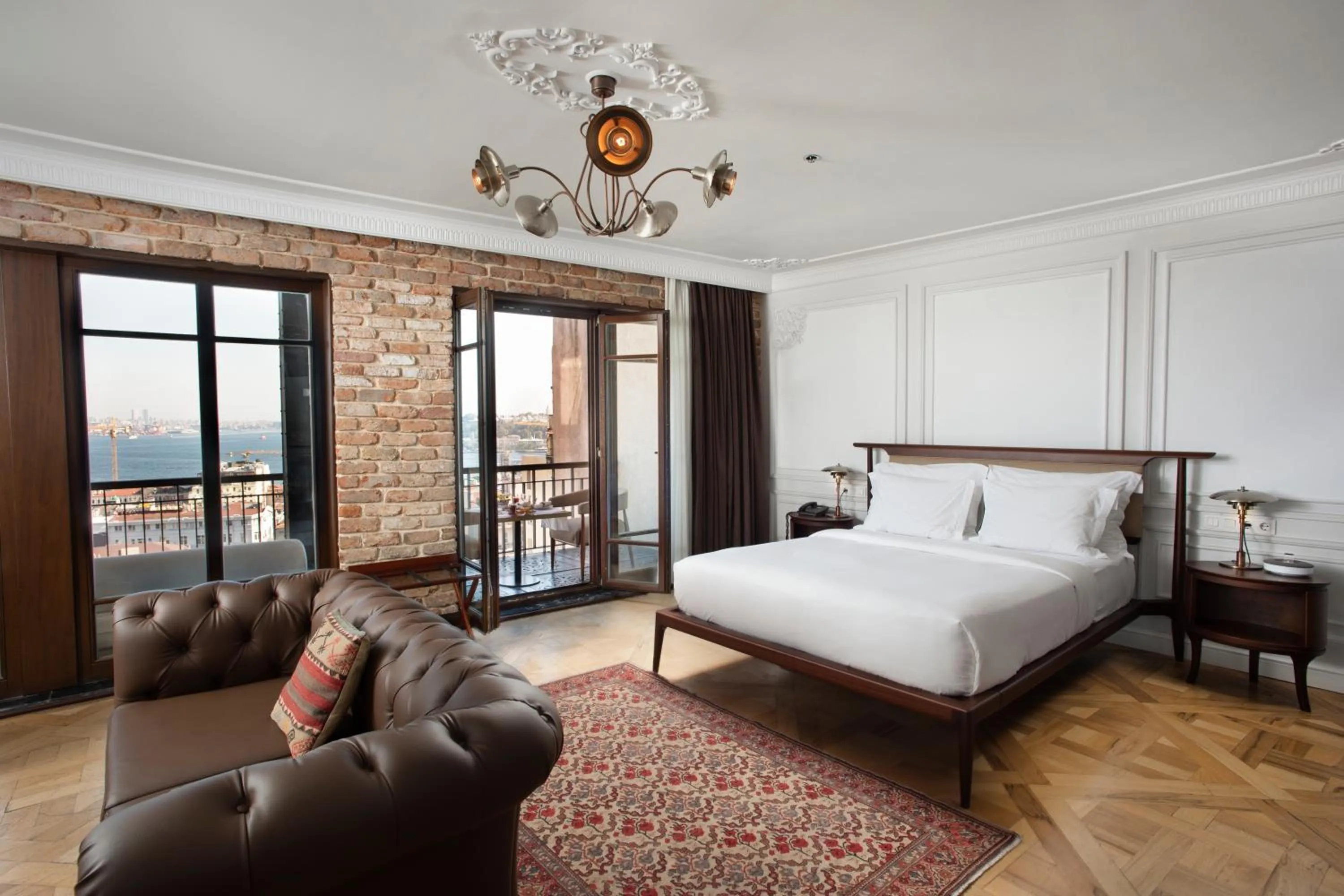 Photo of the whole room, Bed in Georges Hotel Galata