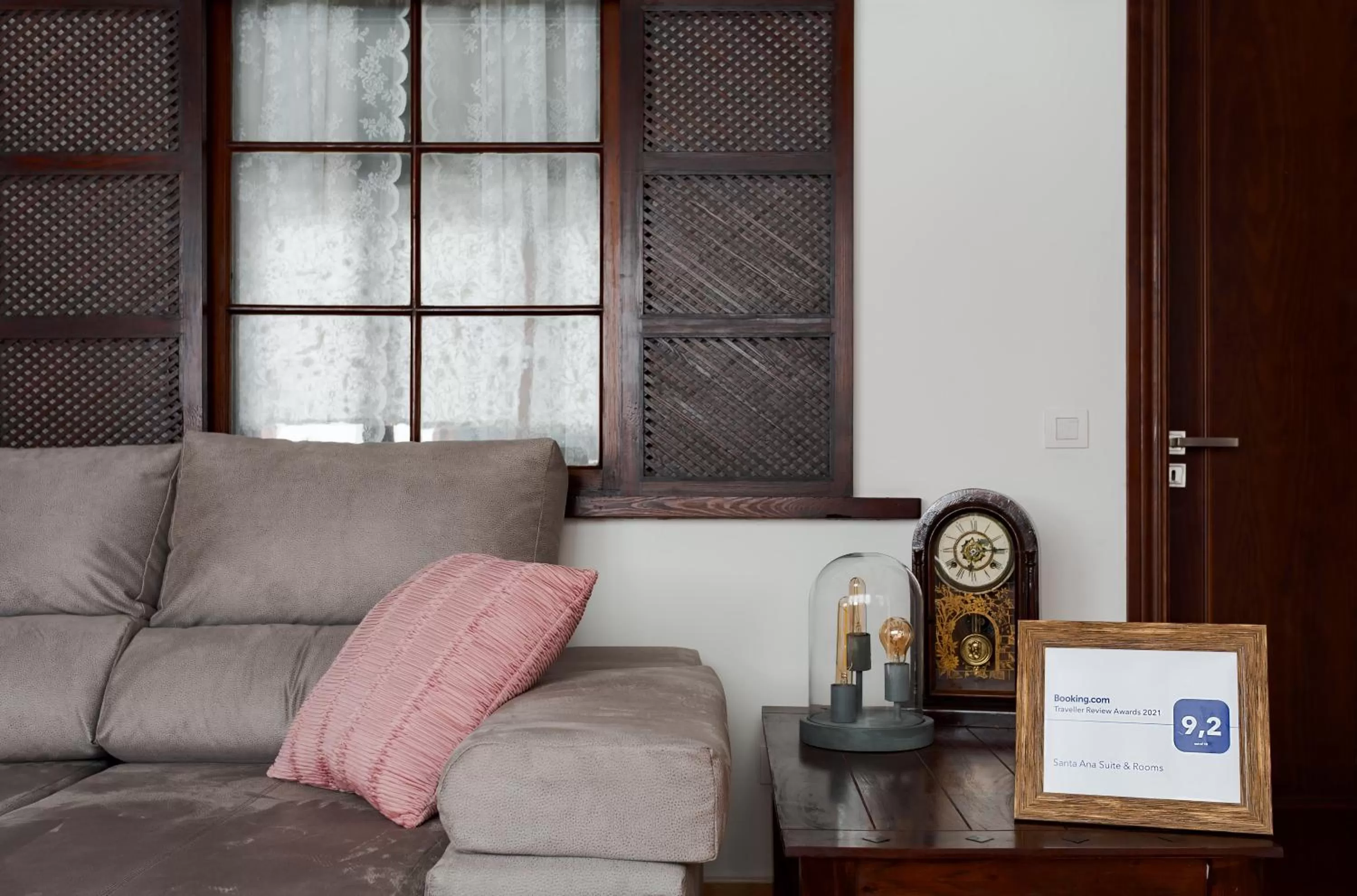 Living room in Santa Ana Suite & Rooms