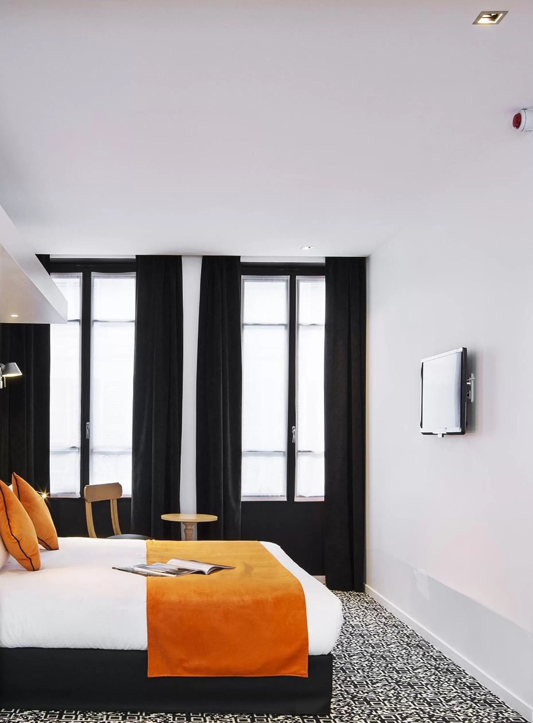 Bed in Best Western Premier Faubourg 88