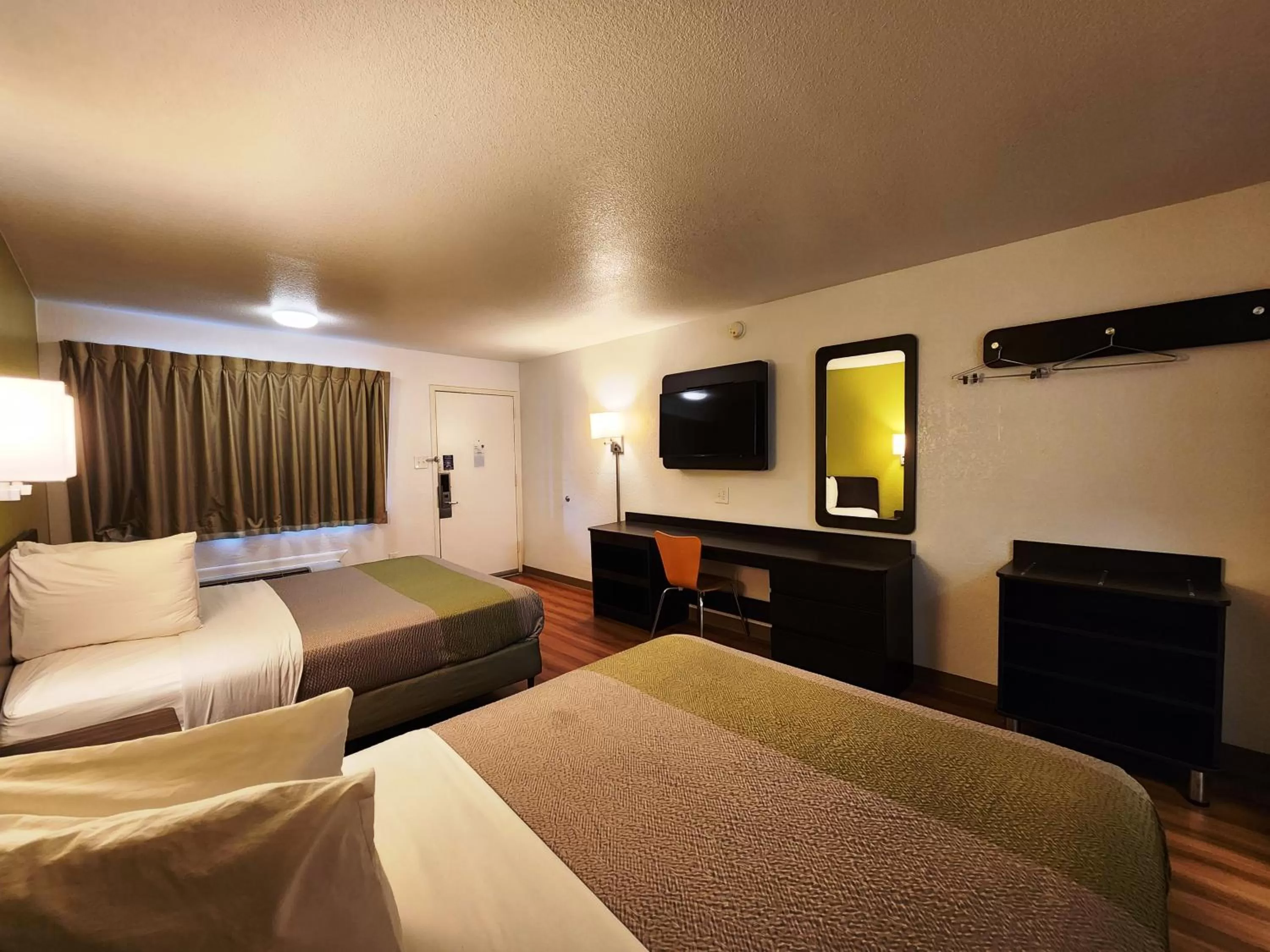 Bed in Motel 6-Baytown, TX - Baytown East