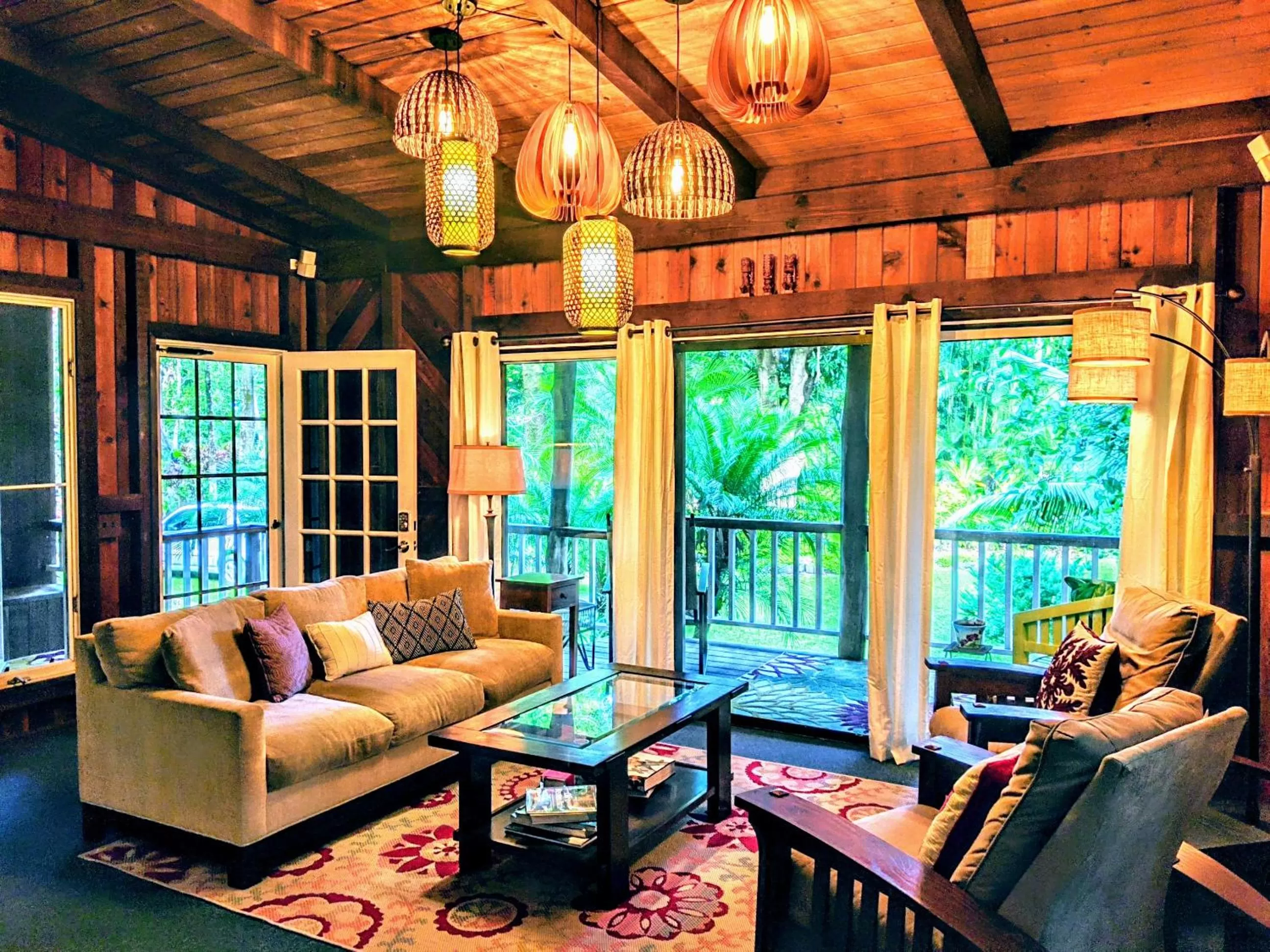 Communal lounge/ TV room in Kehena Mauka Nui Club LGBTQIA+ Clothing Optional