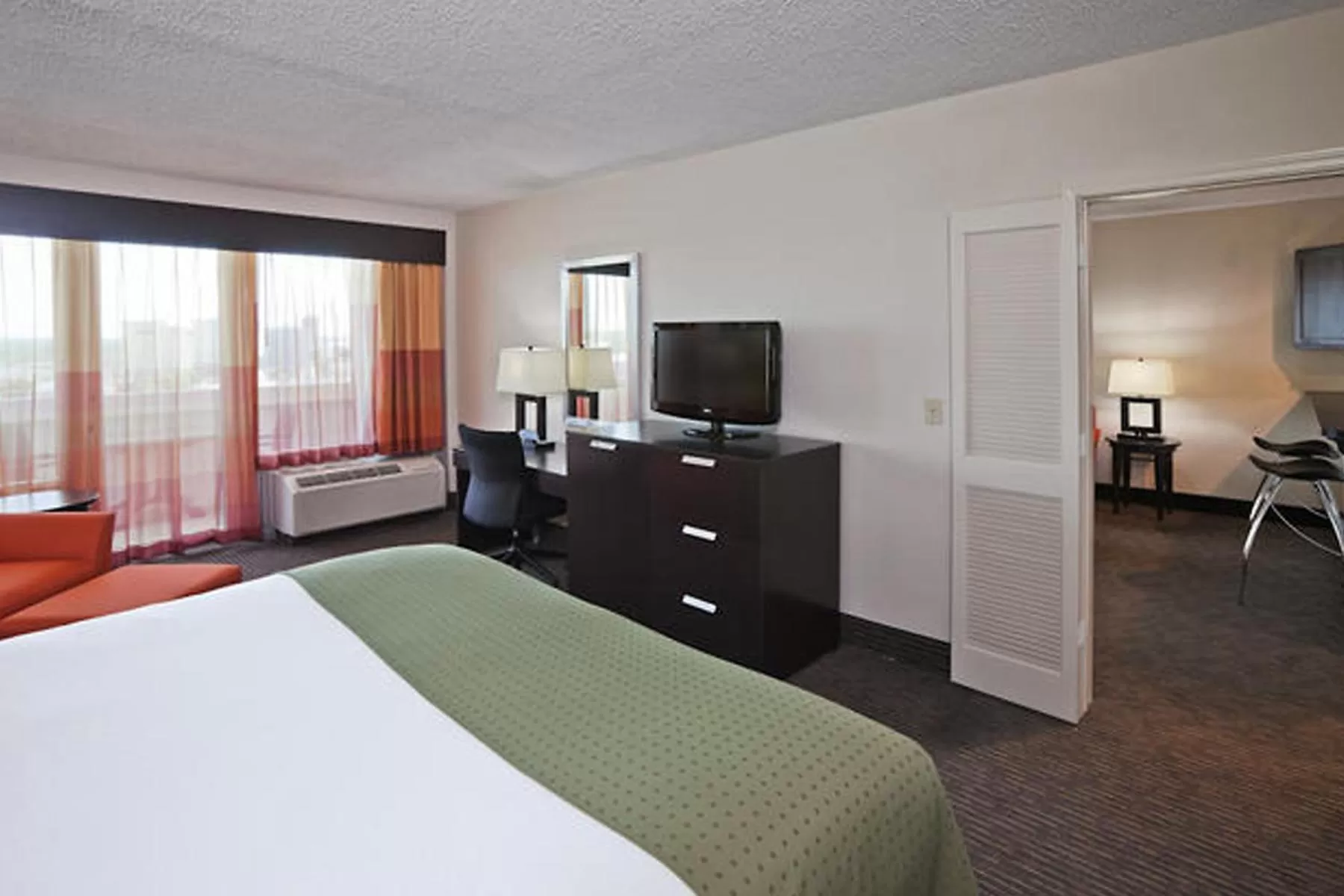 Bed in 17 West Hotel, Ascend Hotel Collection