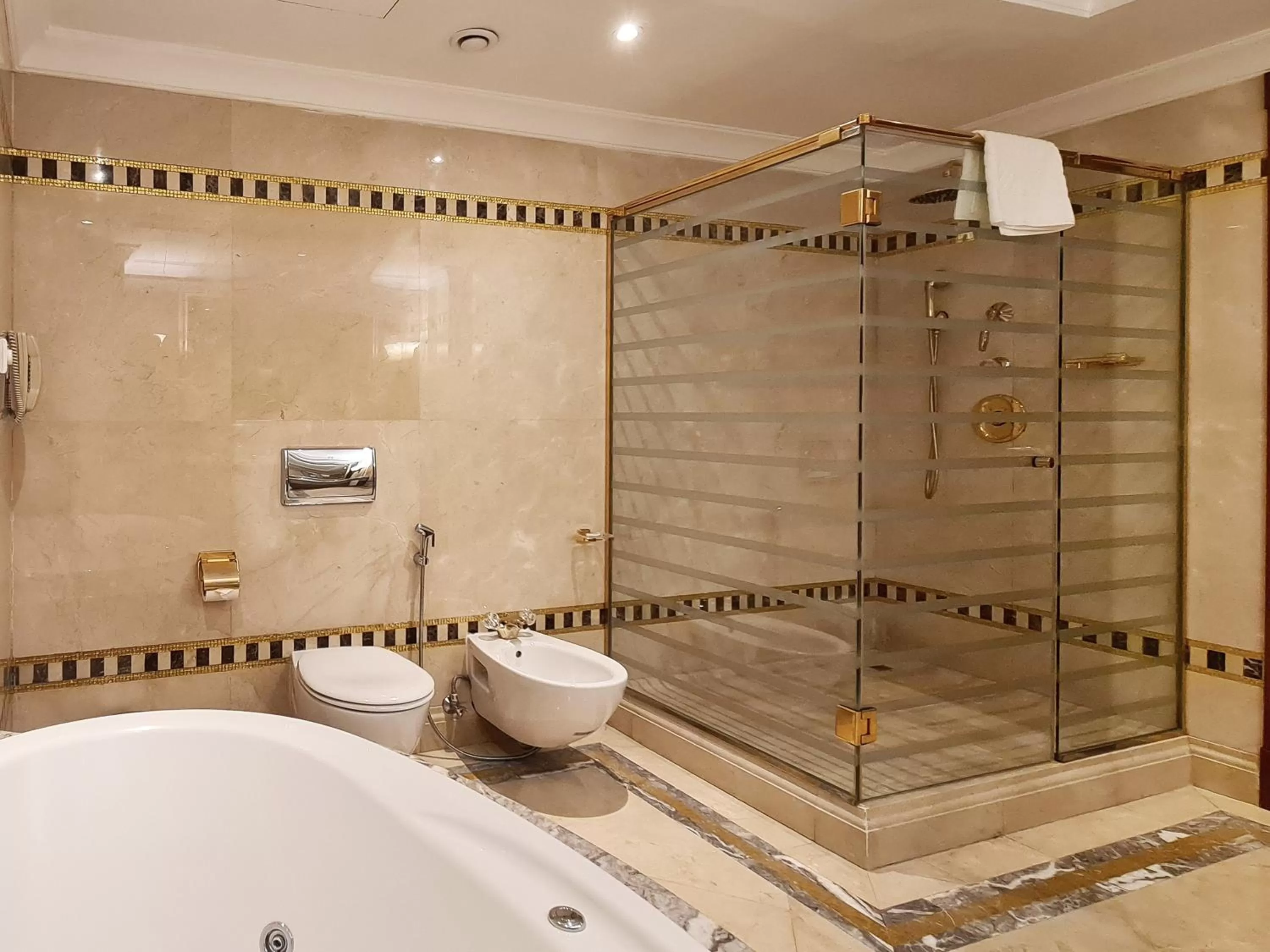 Shower in Corniche Hotel Sharjah
