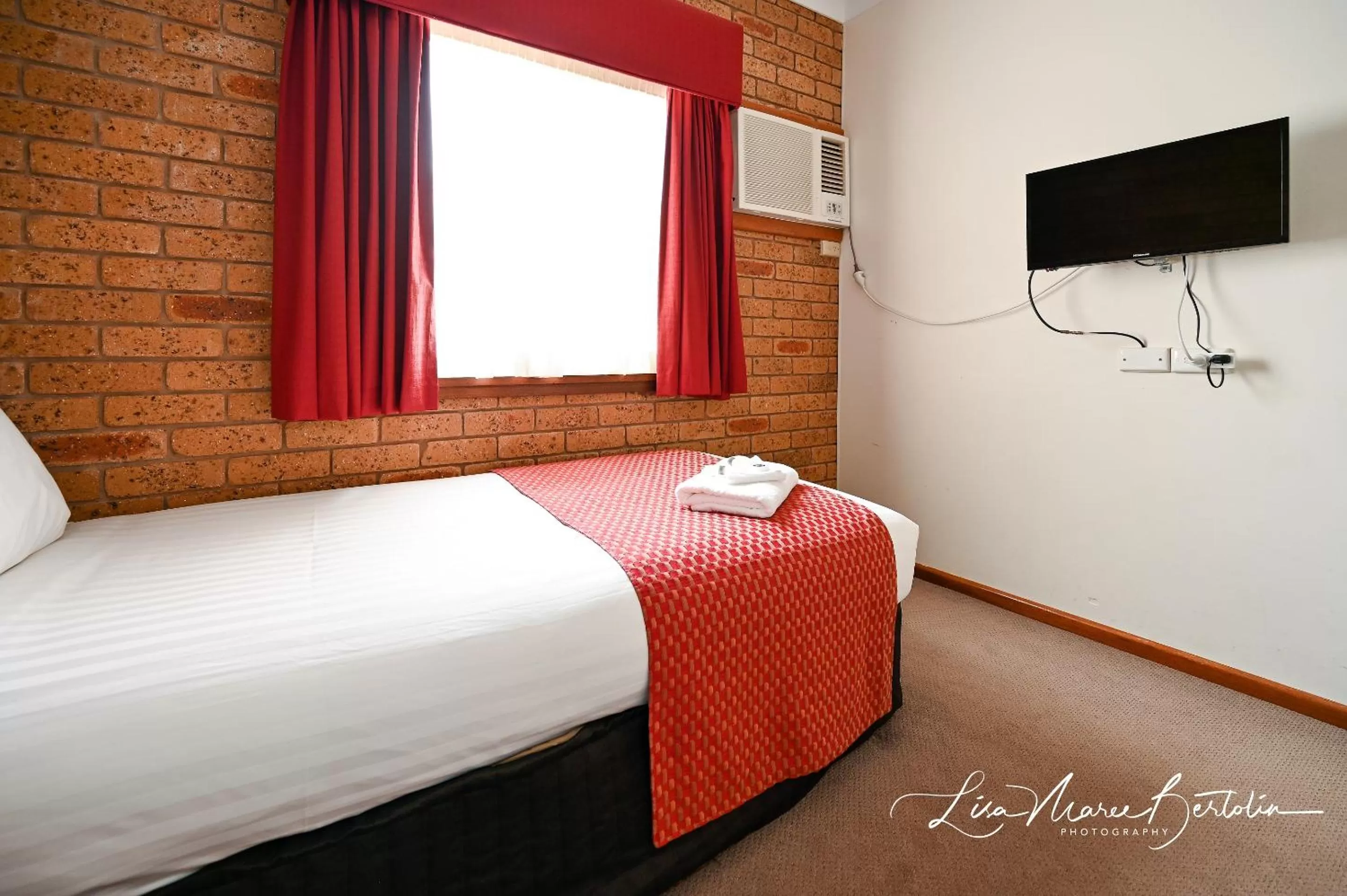 Bed in Narrandera Club Motor Inn