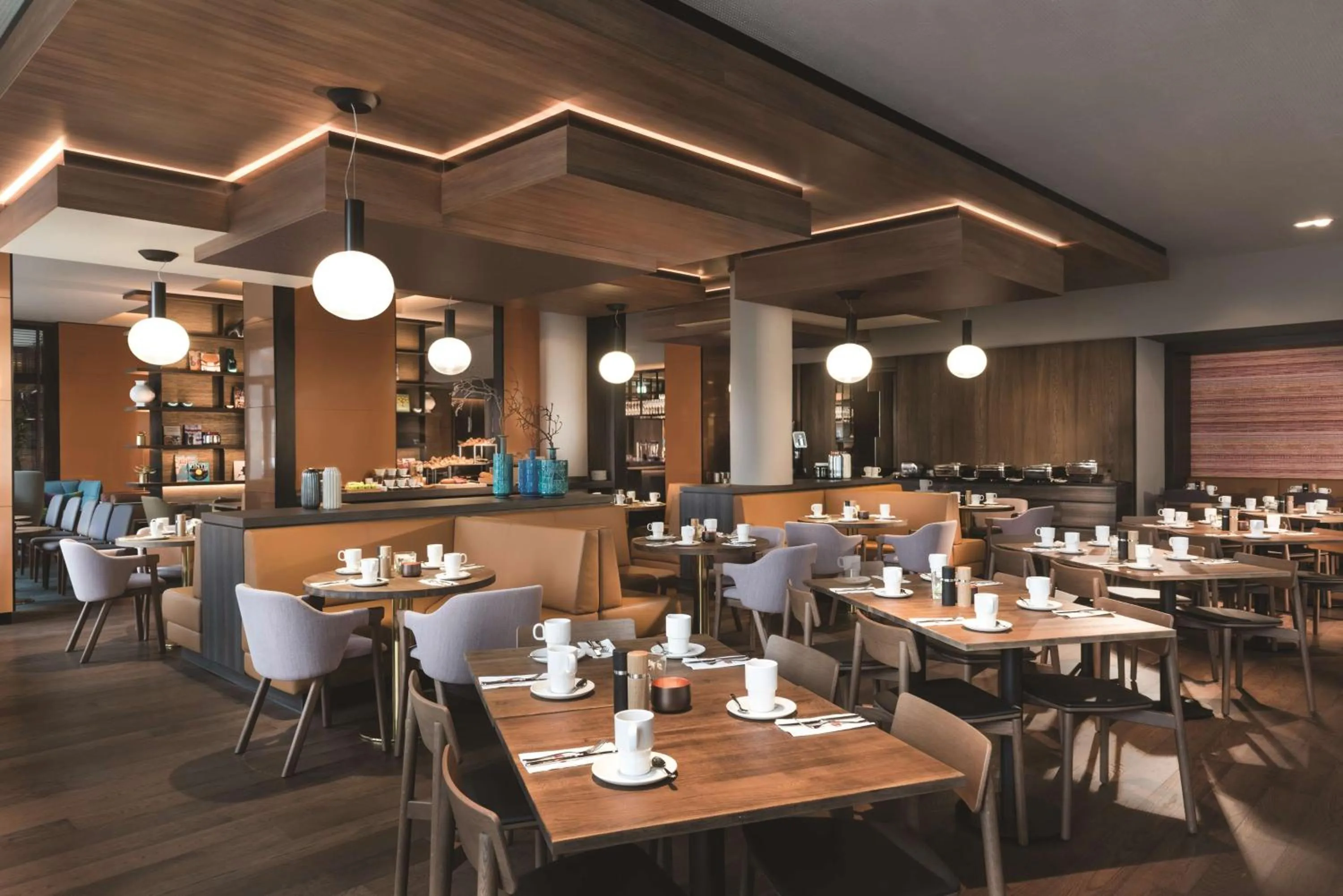 Restaurant/places to eat in Adina Apartment Hotel Frankfurt Westend