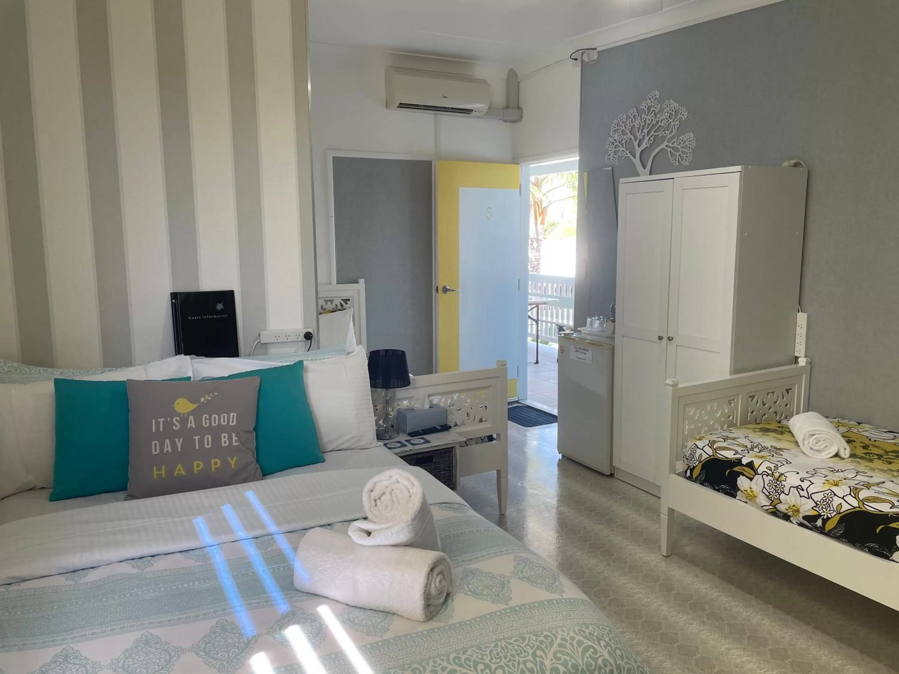 Photo of the whole room, Bed in Coral Inn Boutique Motel