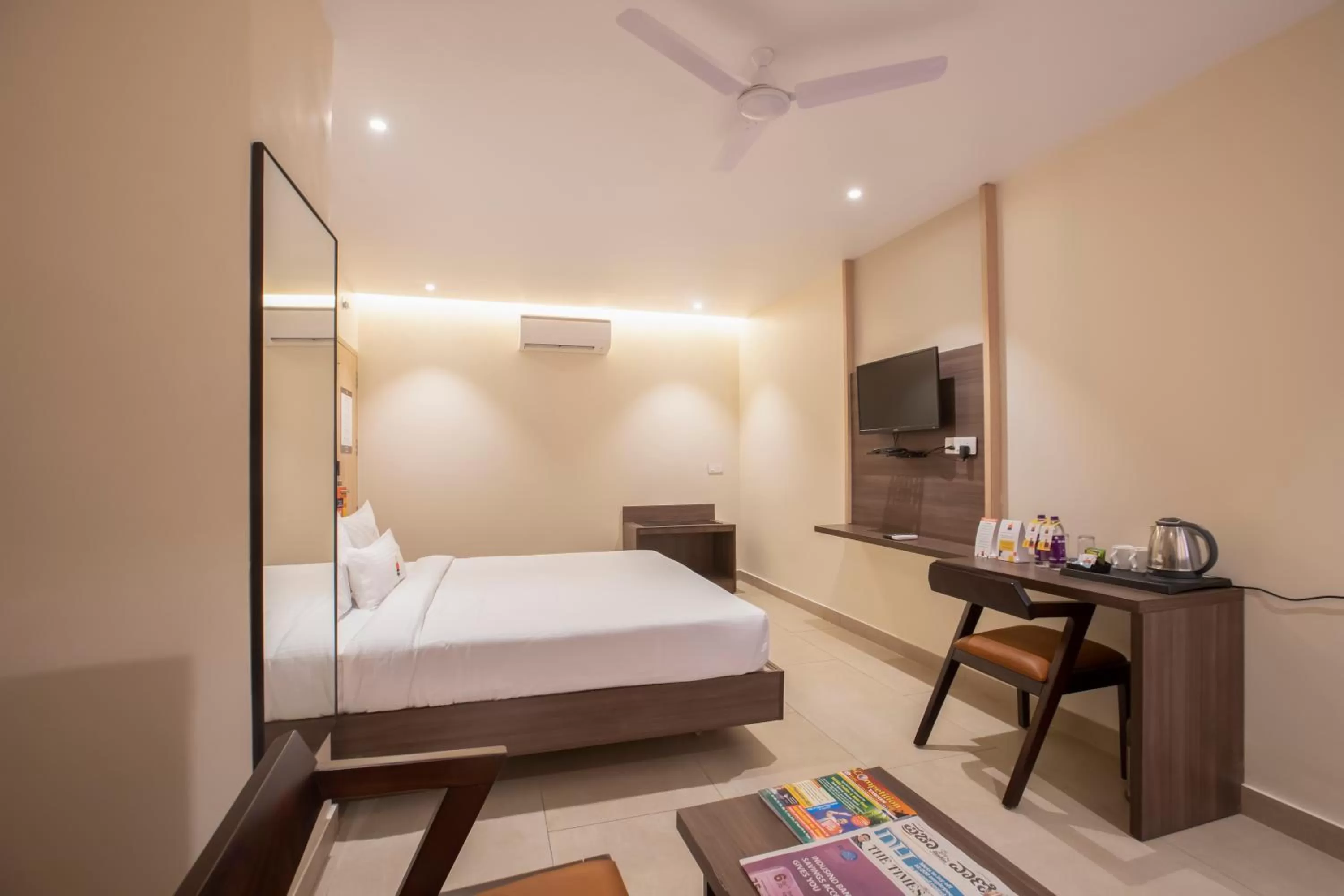 Communal lounge/ TV room, Bed in MySpace Kadison