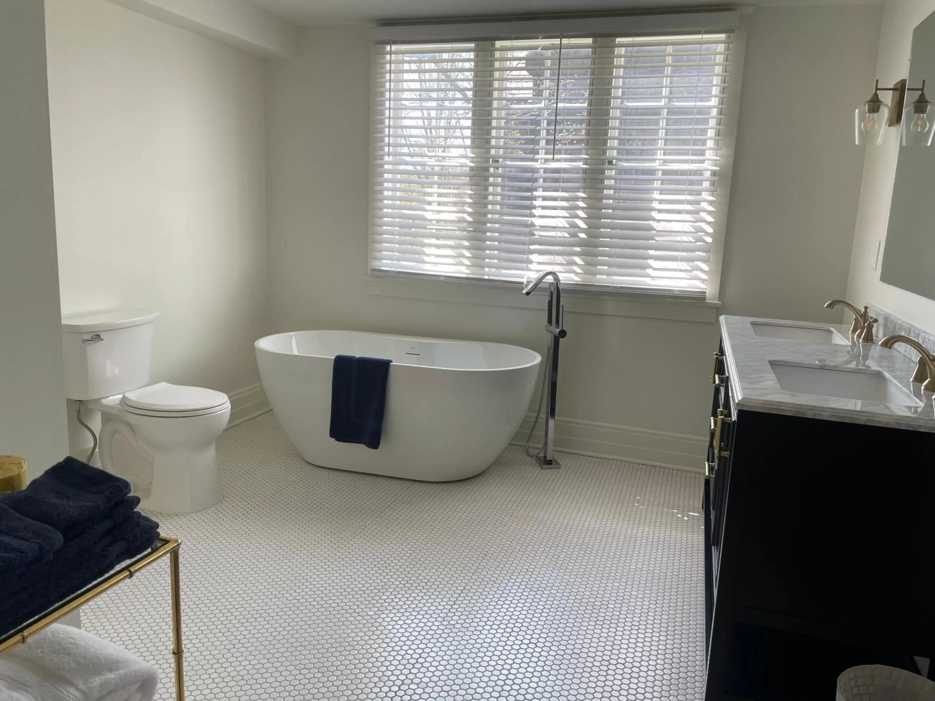 Bathroom in The Argus Hotel & Cocktail Lounge