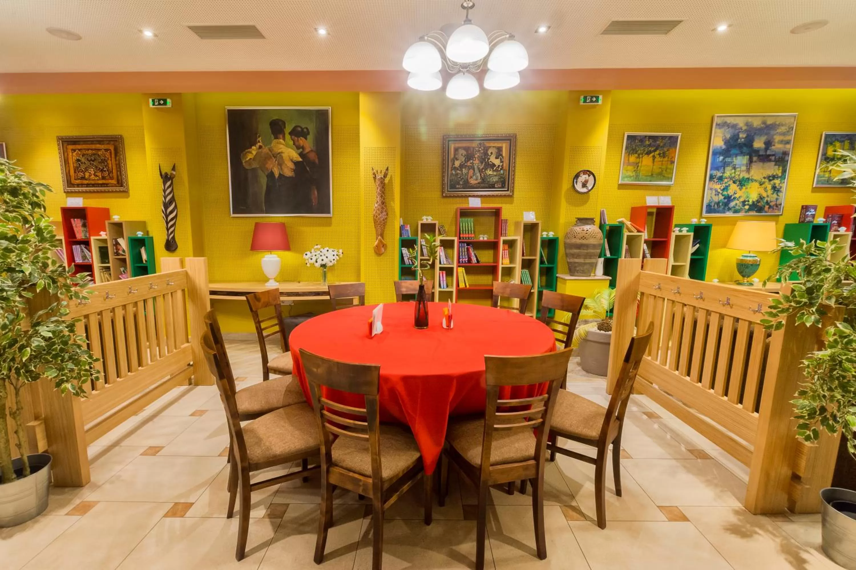 Restaurant/places to eat in Hotel Lirak