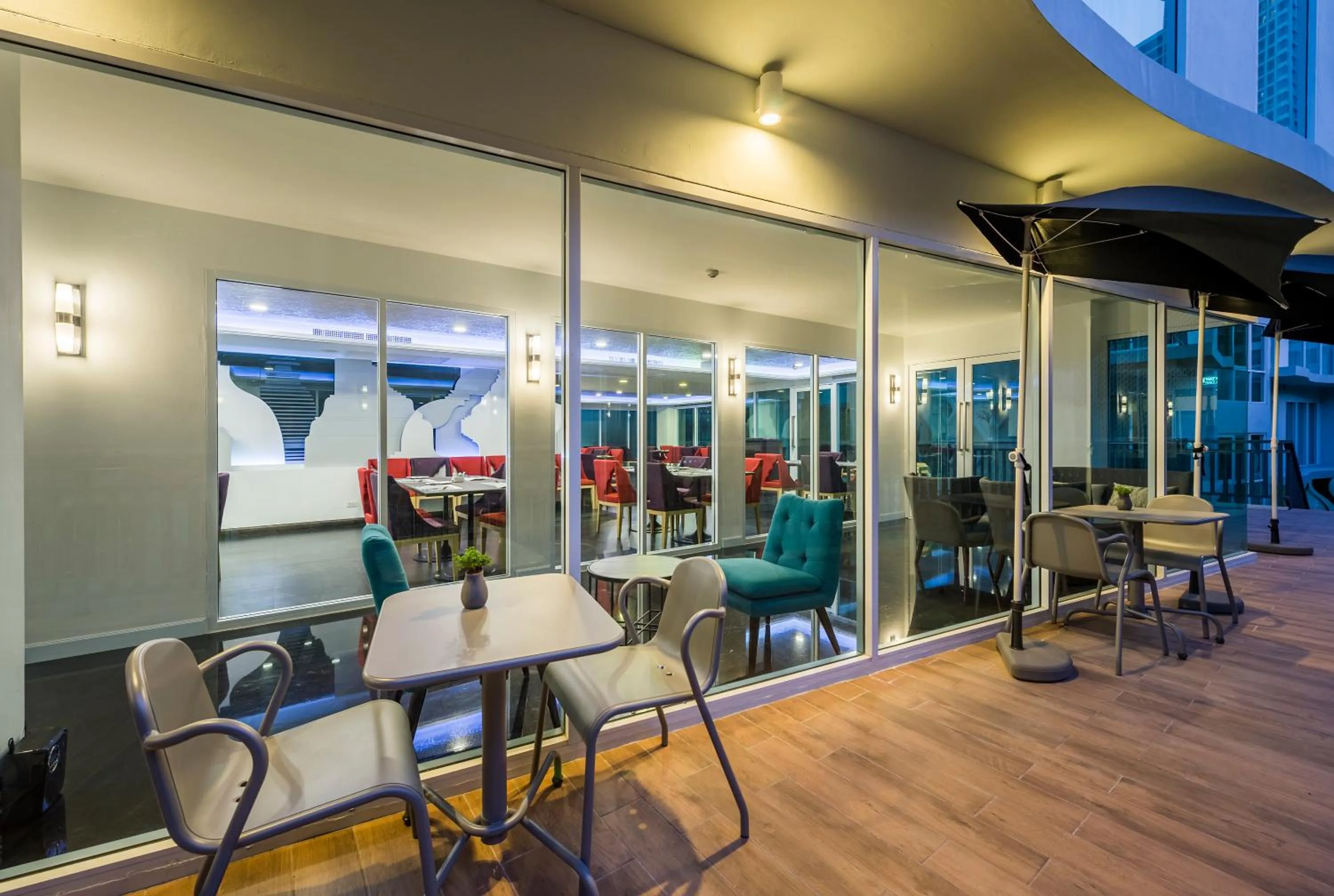 Restaurant/places to eat in Anajak Bangkok Hotel - SHA Plus