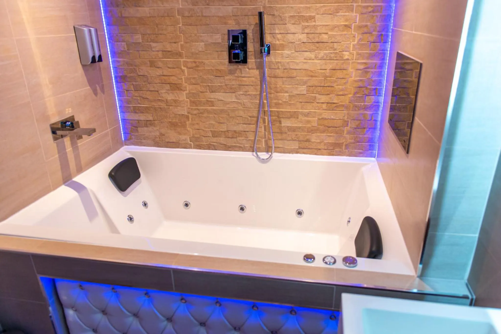 Bathroom in Optimal Apartments