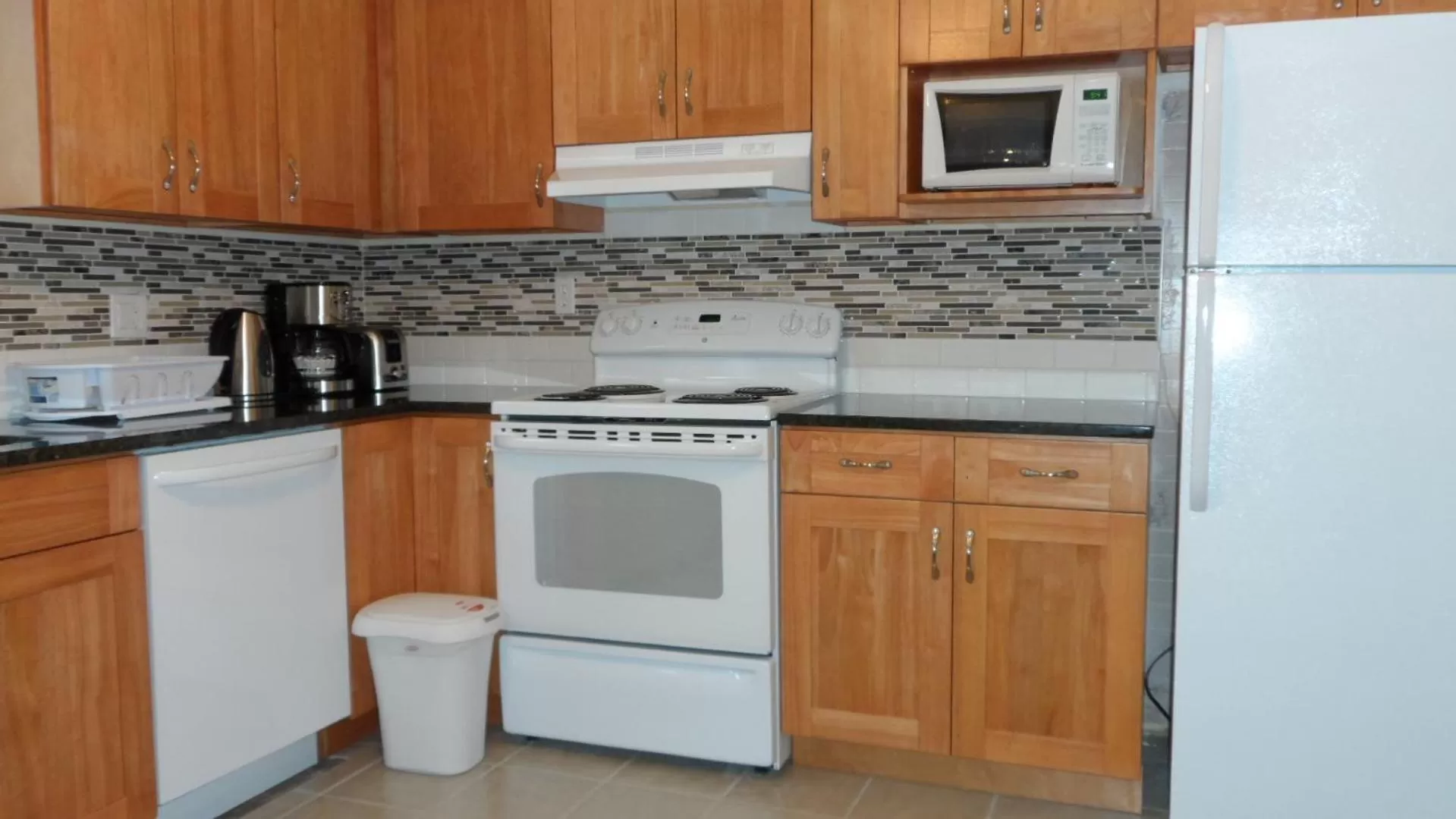 Kitchen or kitchenette, Kitchen/Kitchenette in Cherry Tree Inn