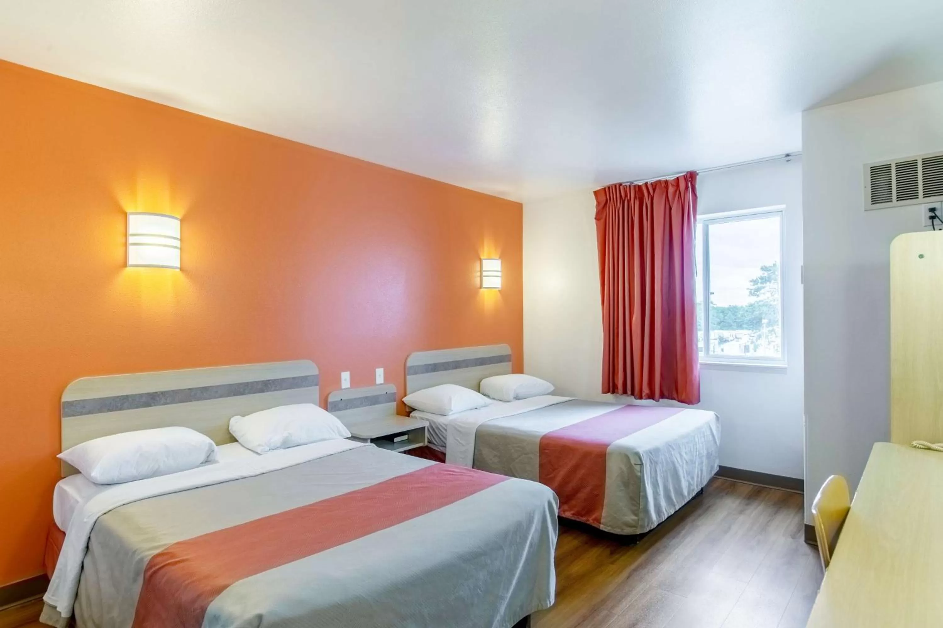 Bedroom, Bed in Motel 6-Baraboo, WI - Lake Delton-Wisconsin Dells