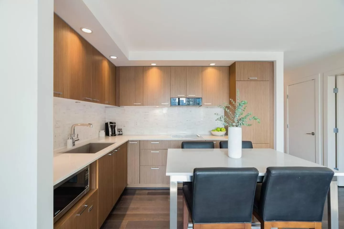 Coffee/tea facilities in Level Vancouver Yaletown - Seymour