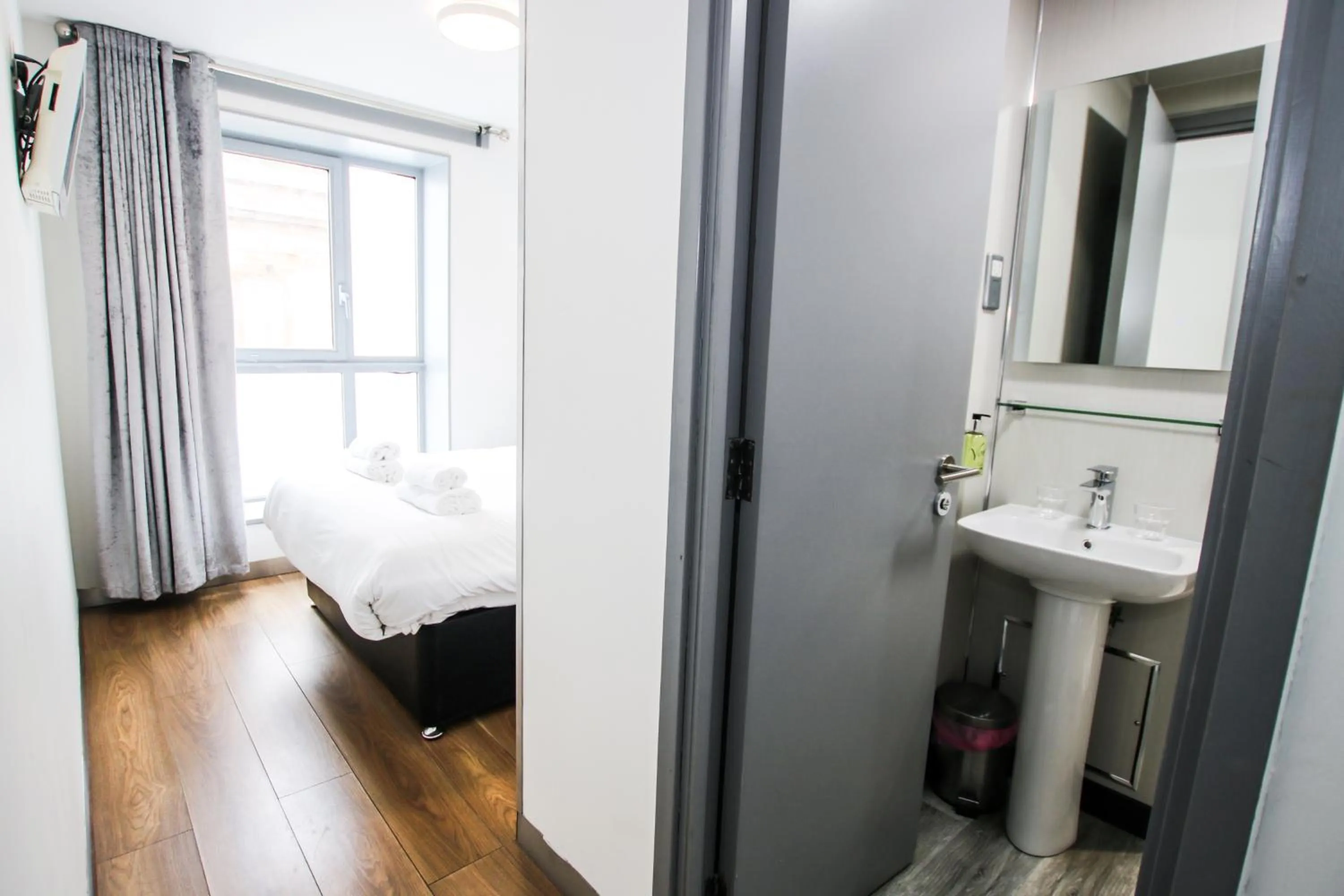 Bathroom in Brunswick Merchant City Hotel