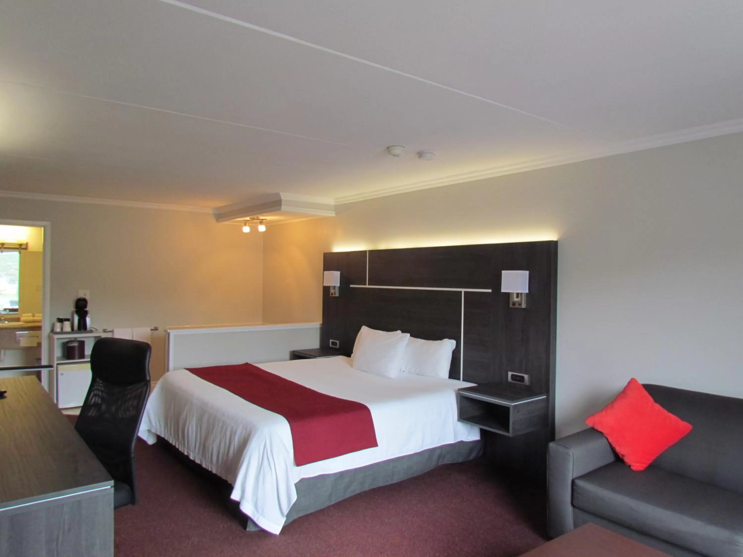 Bed in Rodeway Inn King William