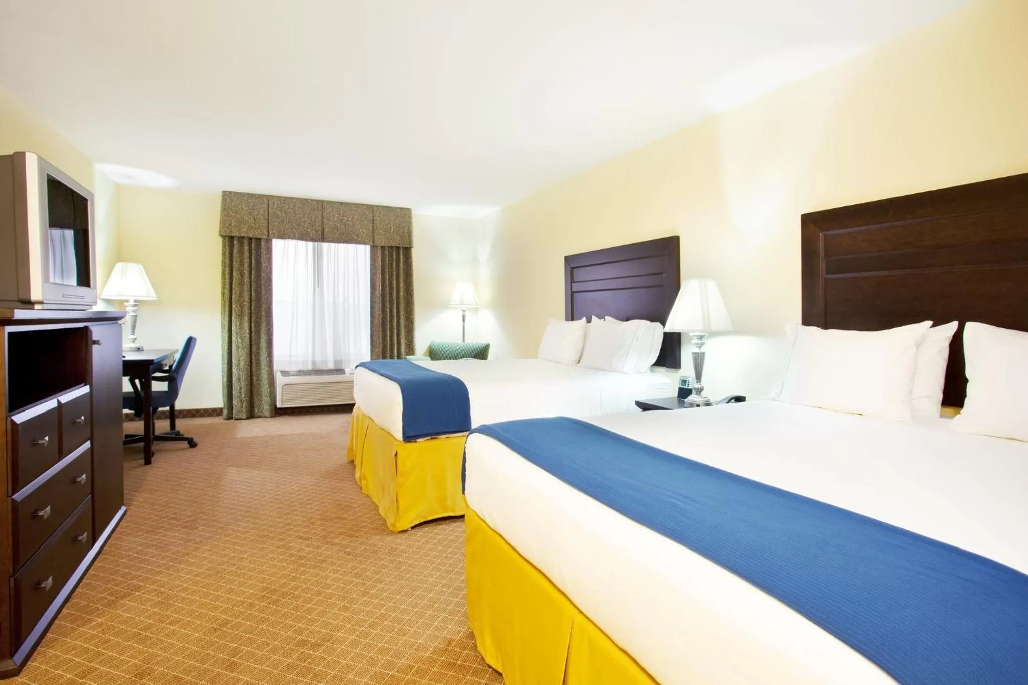 Queen Room with Two Queen Beds - Mobility Access Tub/Non-Smoking in Holiday Inn Express Hotel & Suites Chicago South Lansing, an IHG Hotel