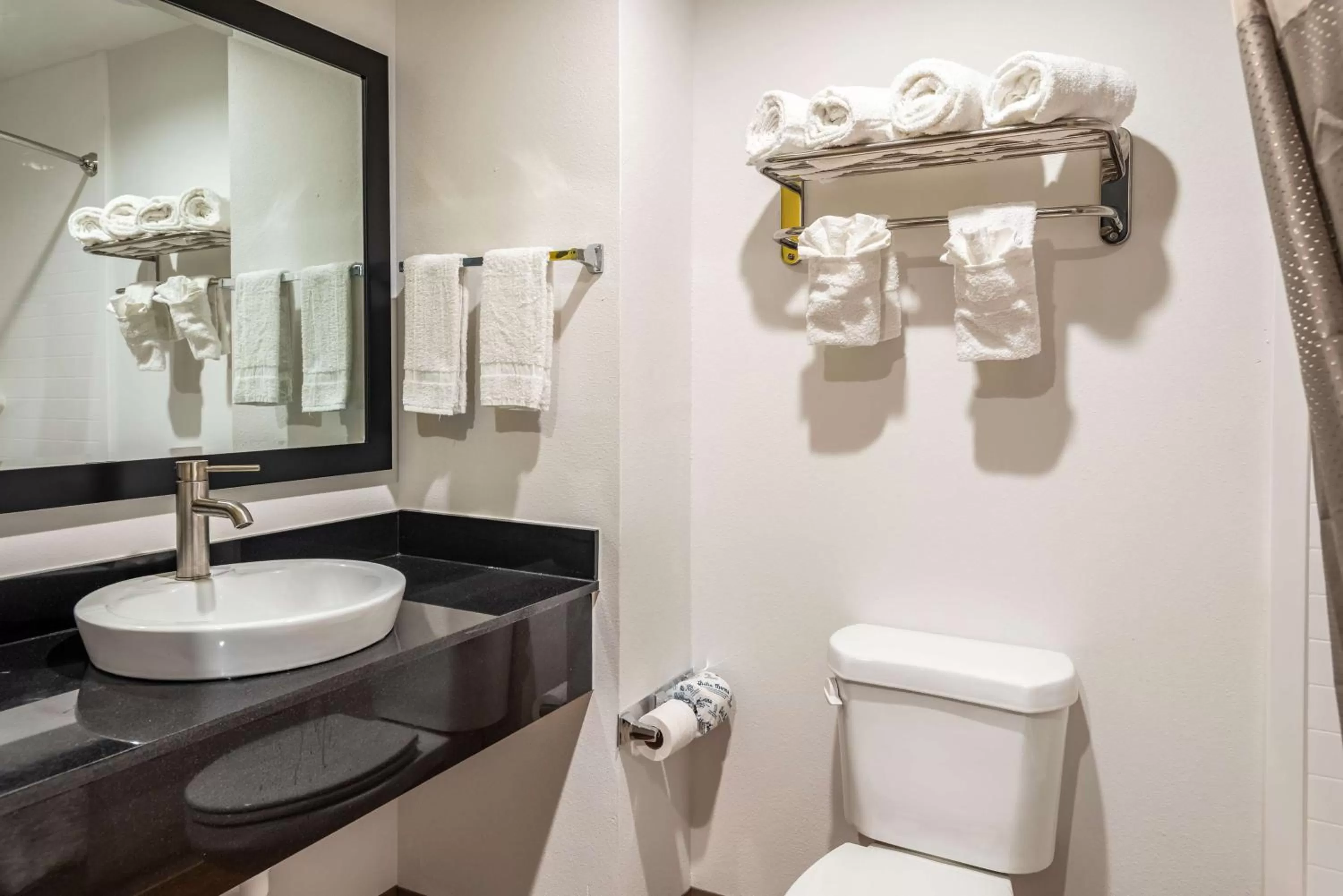 Toilet in Studio 6 Lake Charles