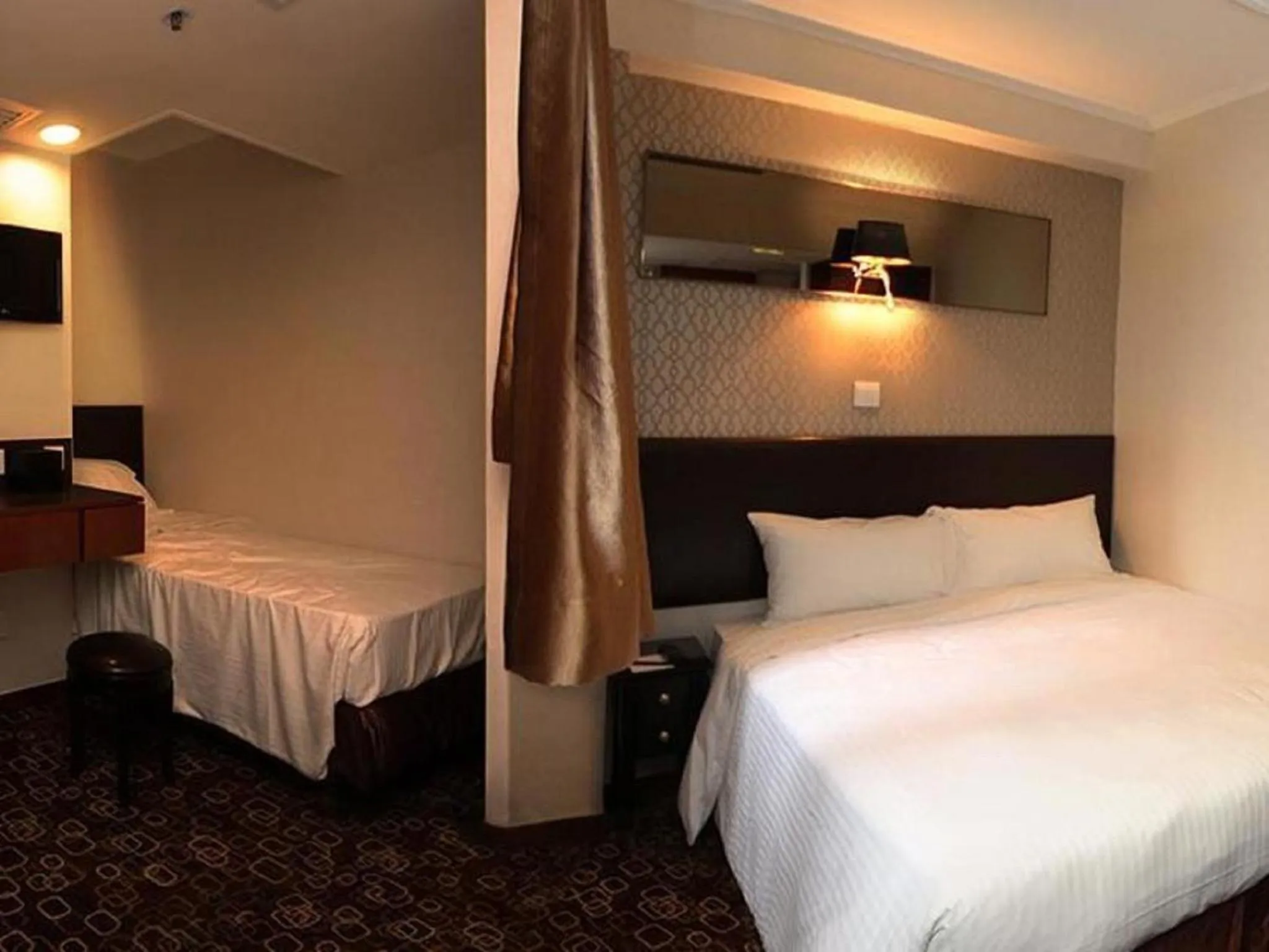 Photo of the whole room in Lander Hotel Prince Edward