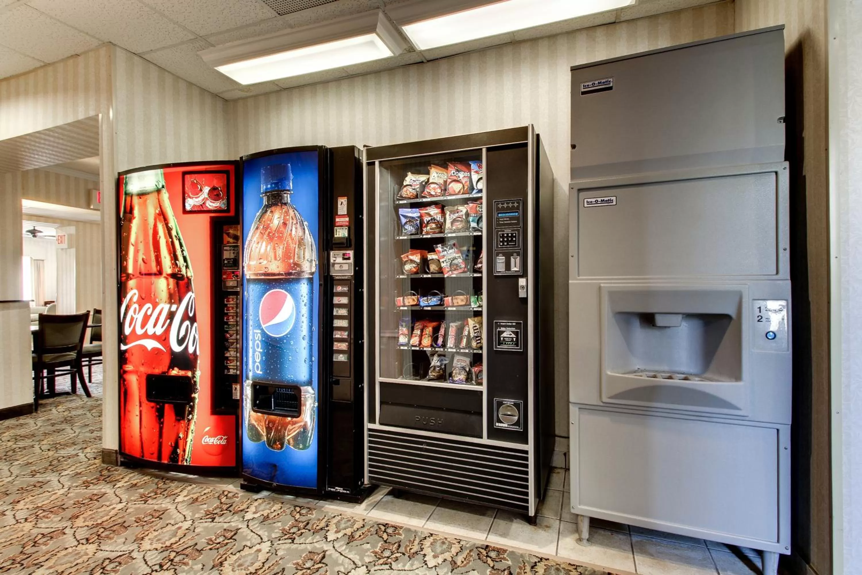 Food and drinks in Baymont by Wyndham Kirksville University Area