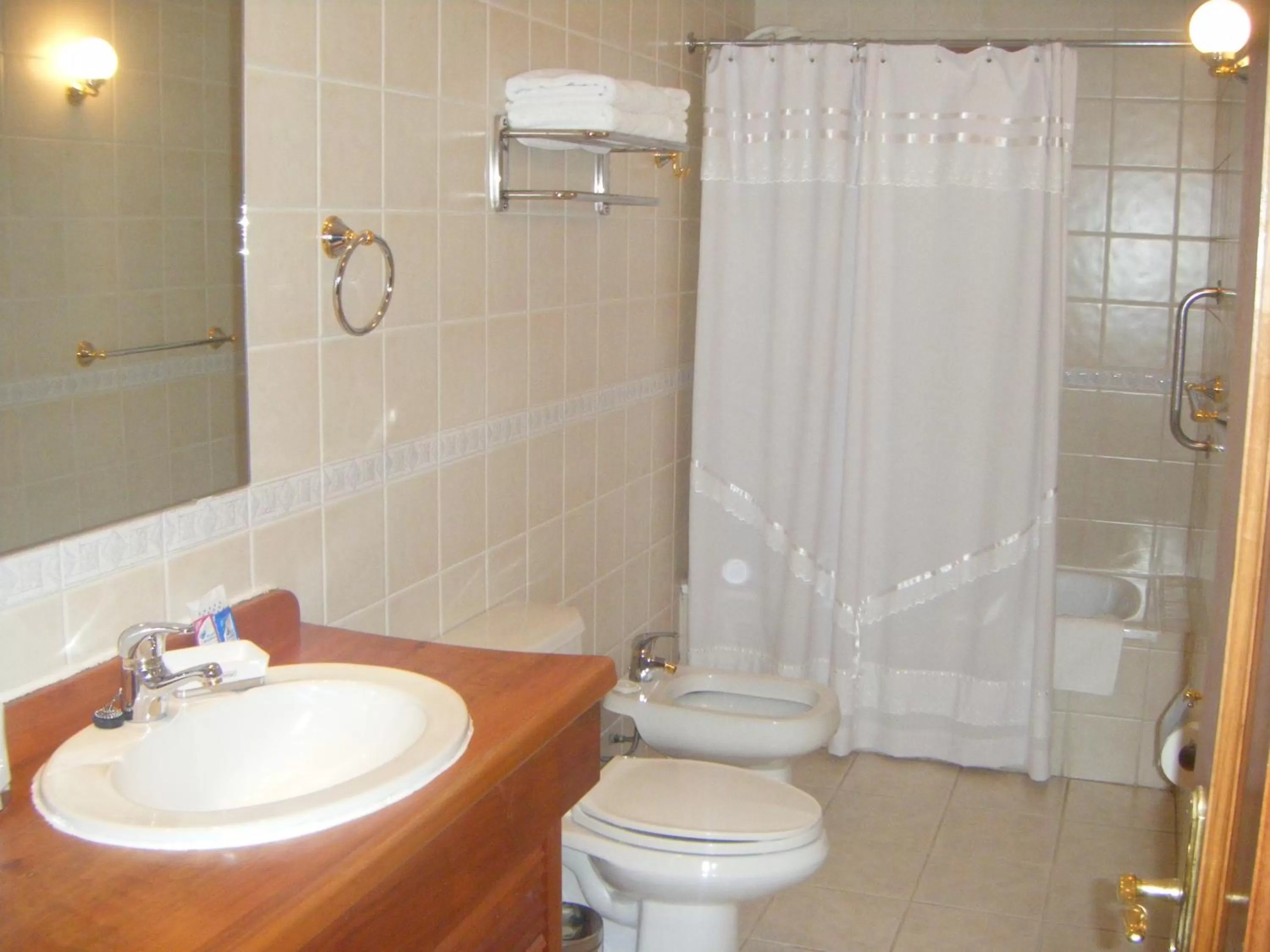 Bathroom in Hotel Malalhue