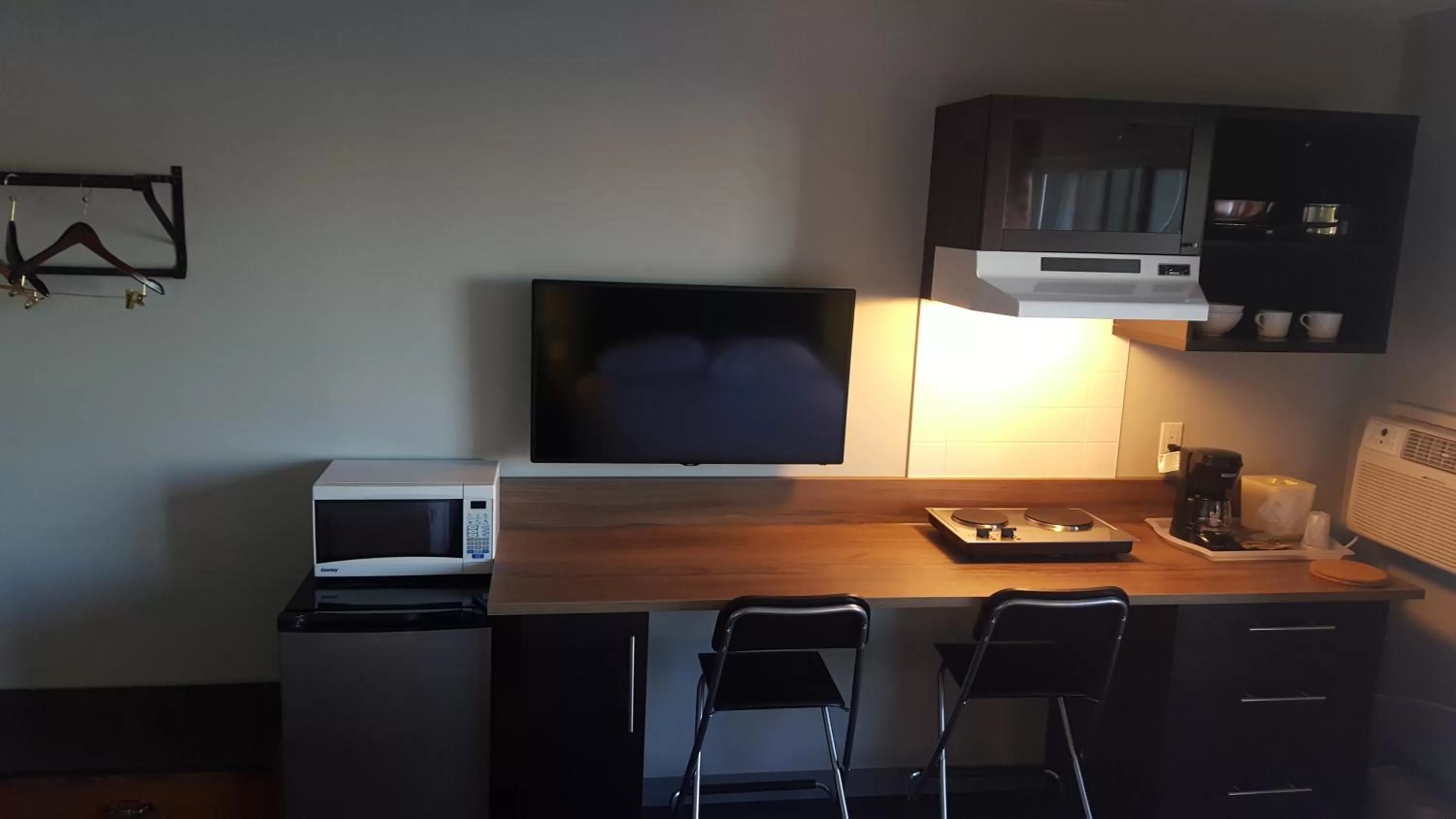 Coffee/tea facilities in Home Away Inn