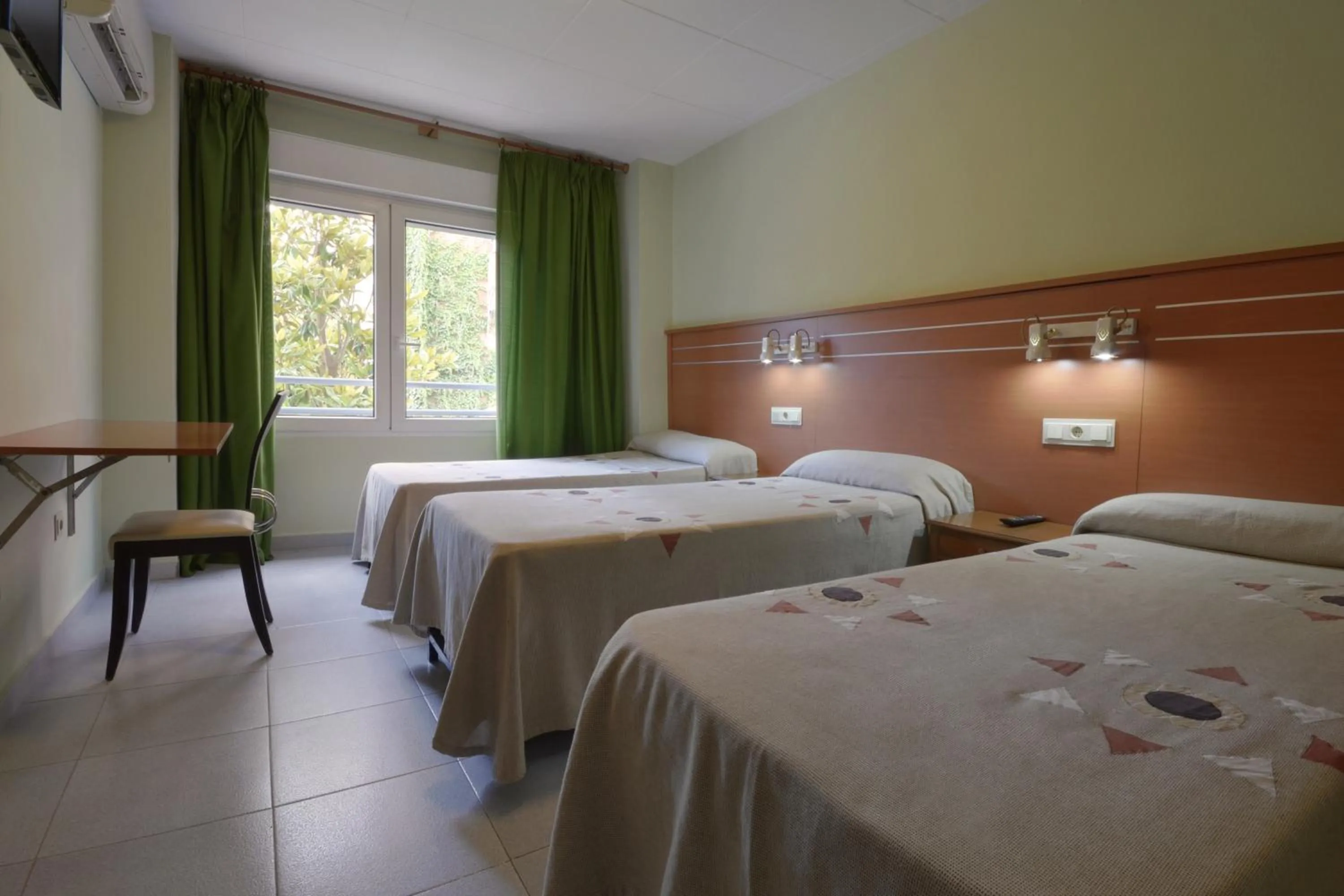 Bedroom, Bed in El Camí Hotel