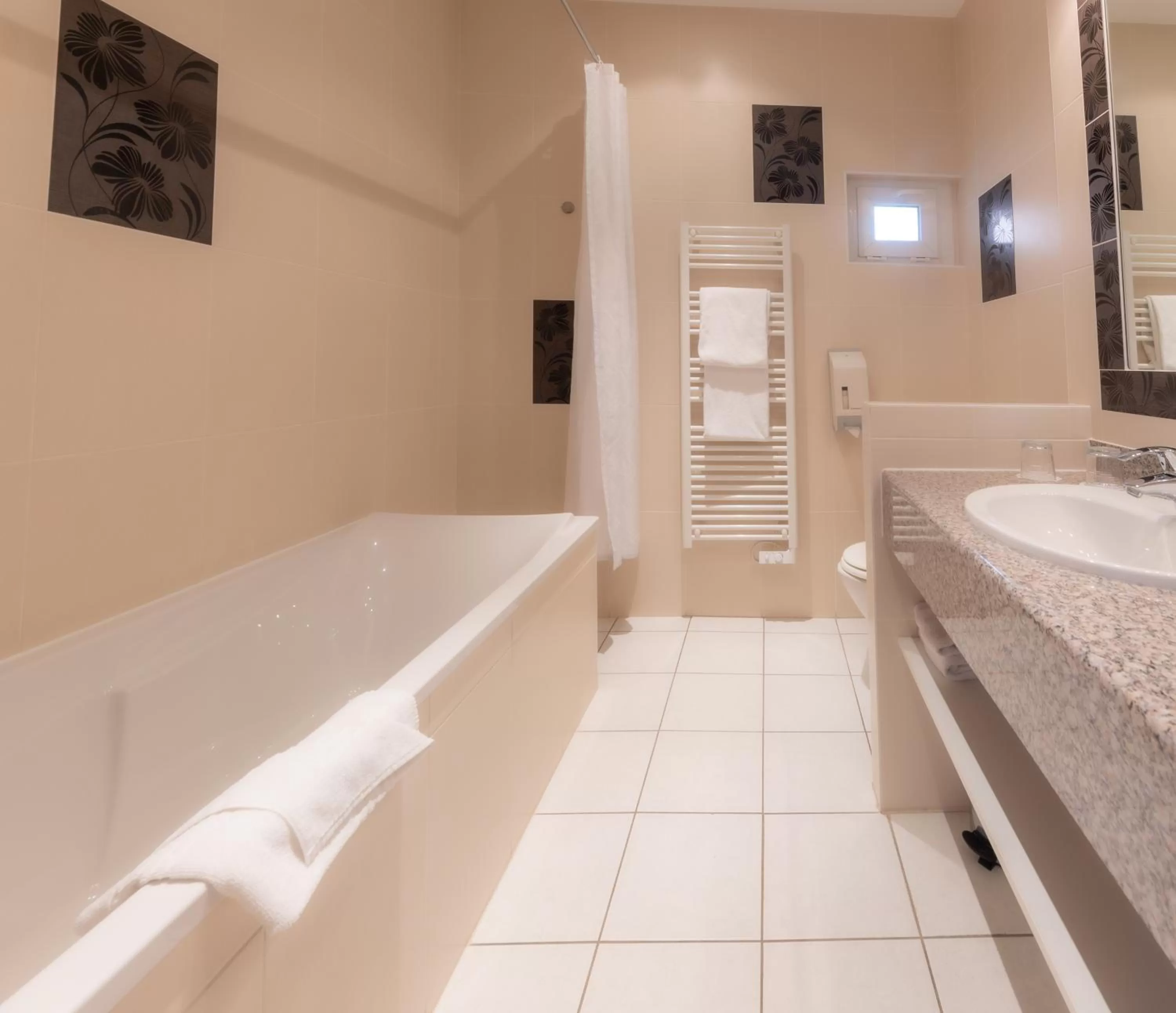 Bathroom in Grand Hôtel Du Nord