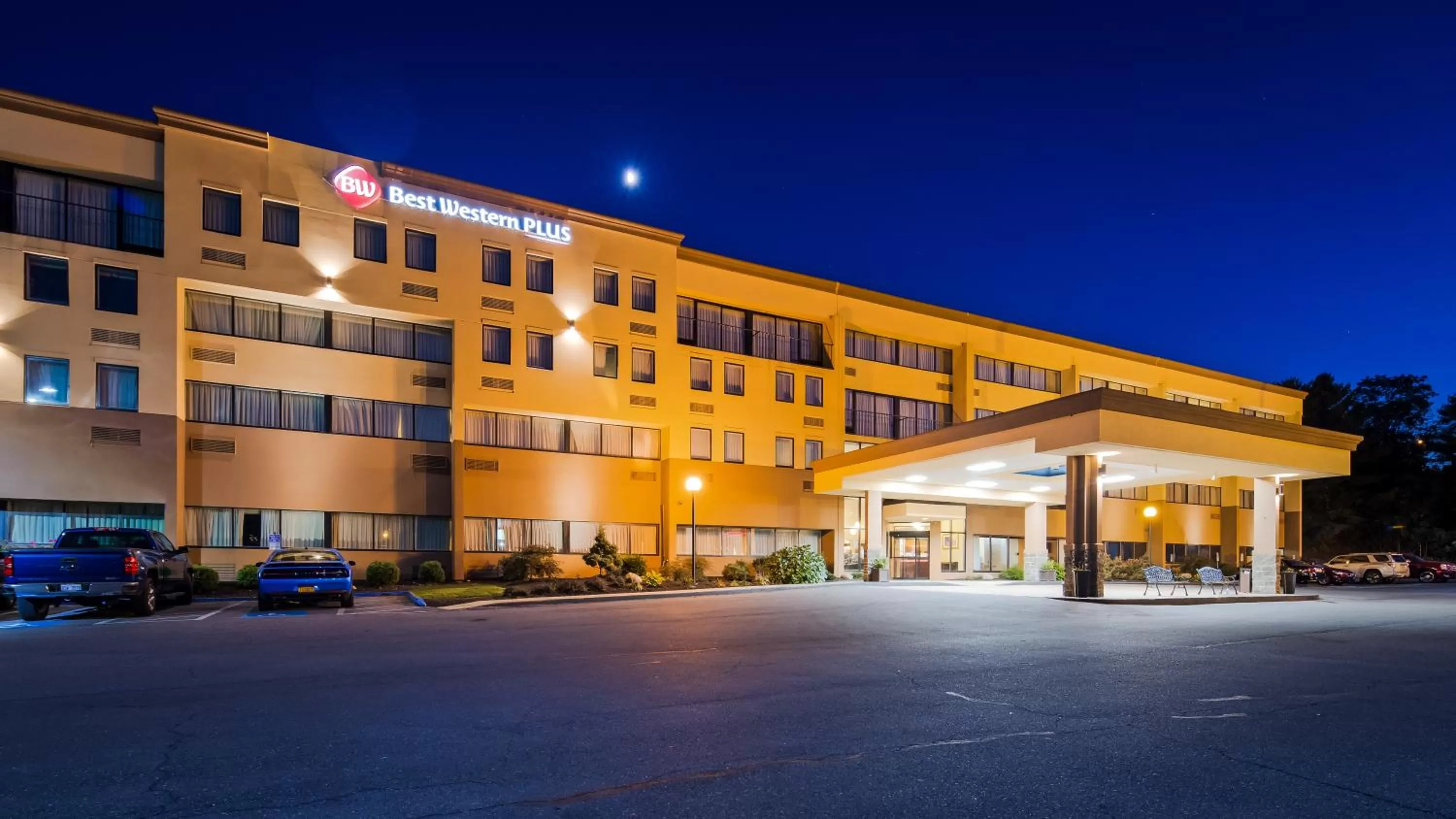Property building in Best Western Plus Reading Inn & Suites