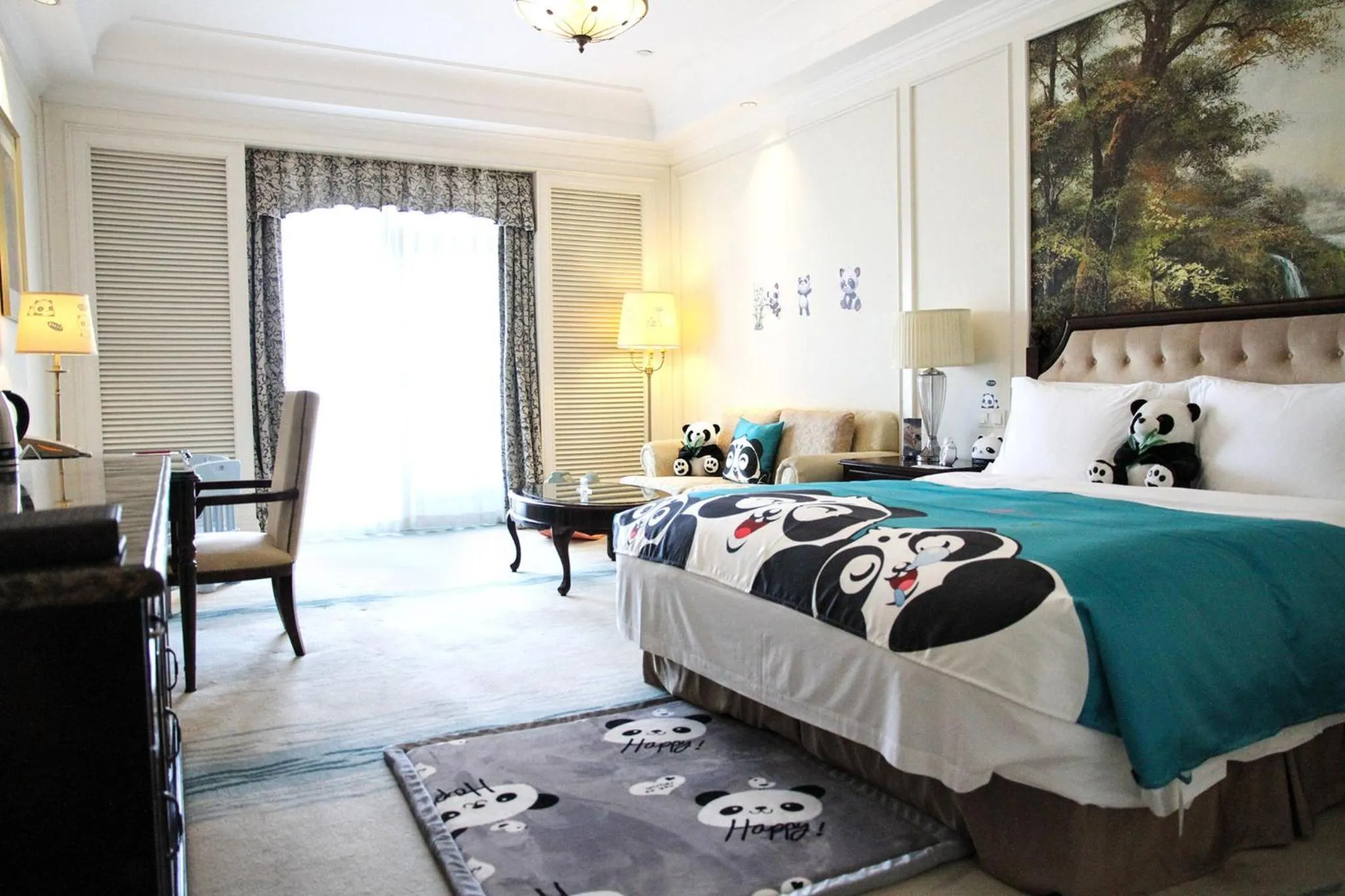 Photo of the whole room, Bed in Crowne Plaza Ocean Spring Resort by IHG